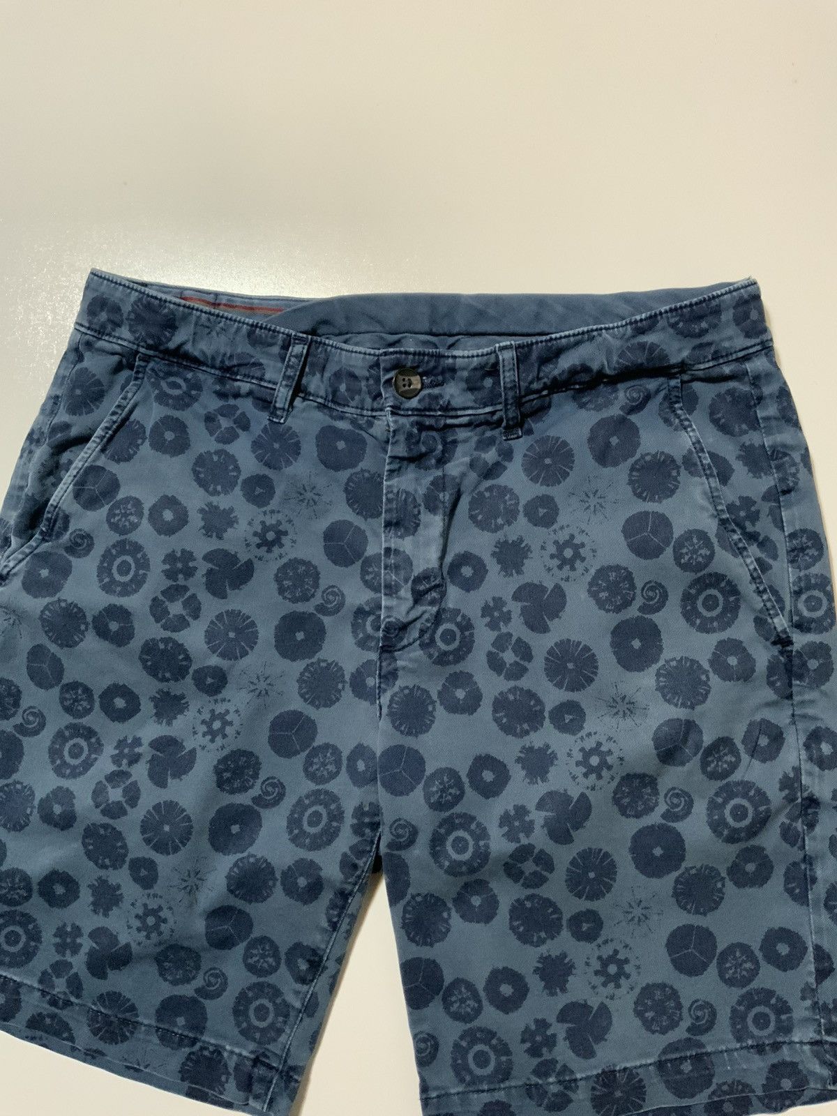 AG Adriano Goldschmied AG Adriano Goldschmied Peace Sign AOP Blue Chino Shorts Size US 33 - 5 Thumbnail