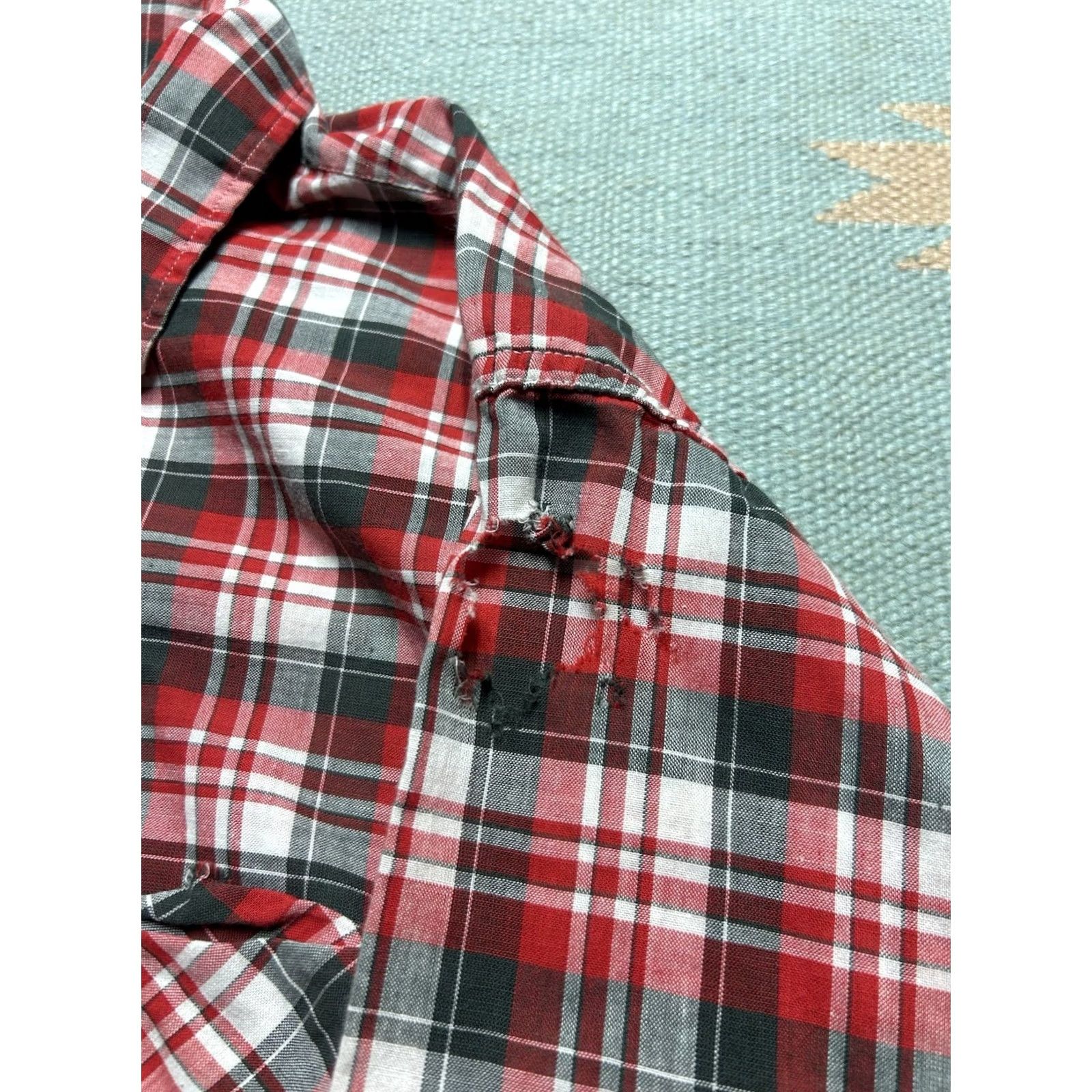 FRED VINTAGE 1960s Long Sleeve Button Shirt Cotton Plaid Distressed Red Black Large Mens Shirt Size US L / EU 52-54 / 3 - 2 Thumbnail
