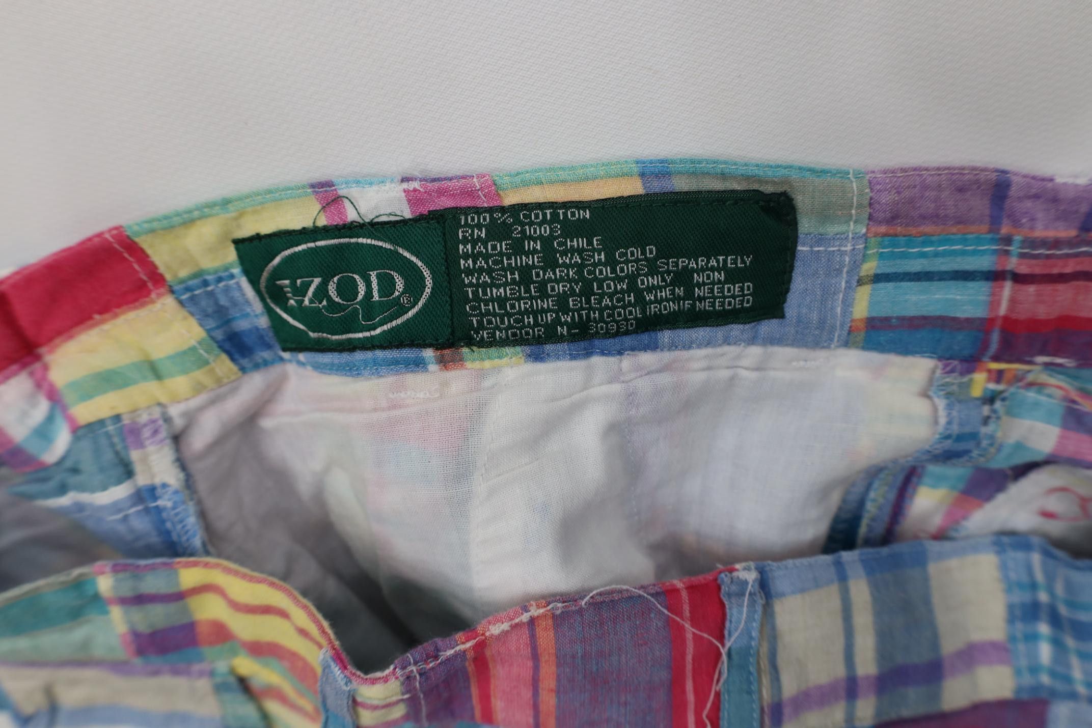Izod Vintage 90s Izod Rainbow Madras Plaid Golf Chino Shorts Size US 32 / EU 48 - 8 Thumbnail