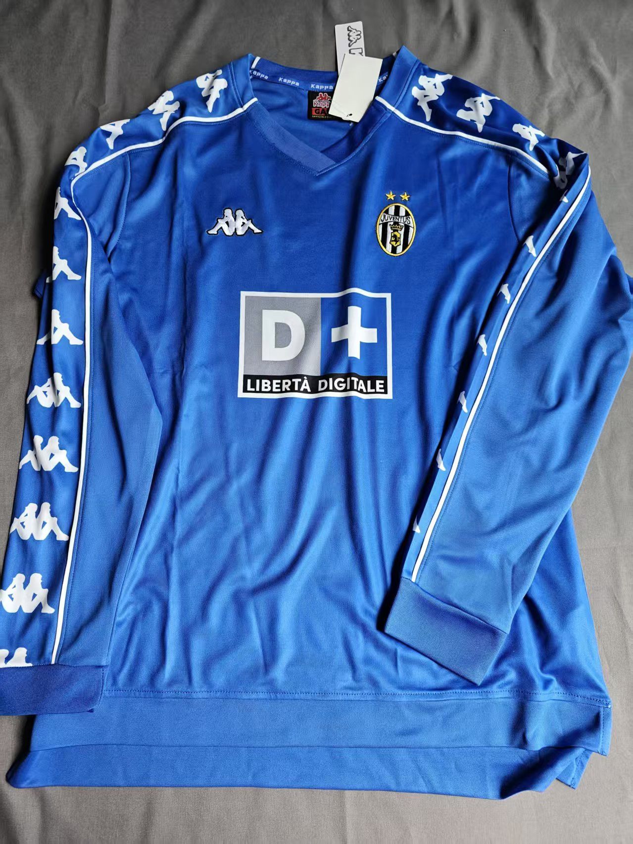 Other Juventus Jersey Away 1998 00 Season Size US L / EU 52-54 / 3 - 1 Thumbnail