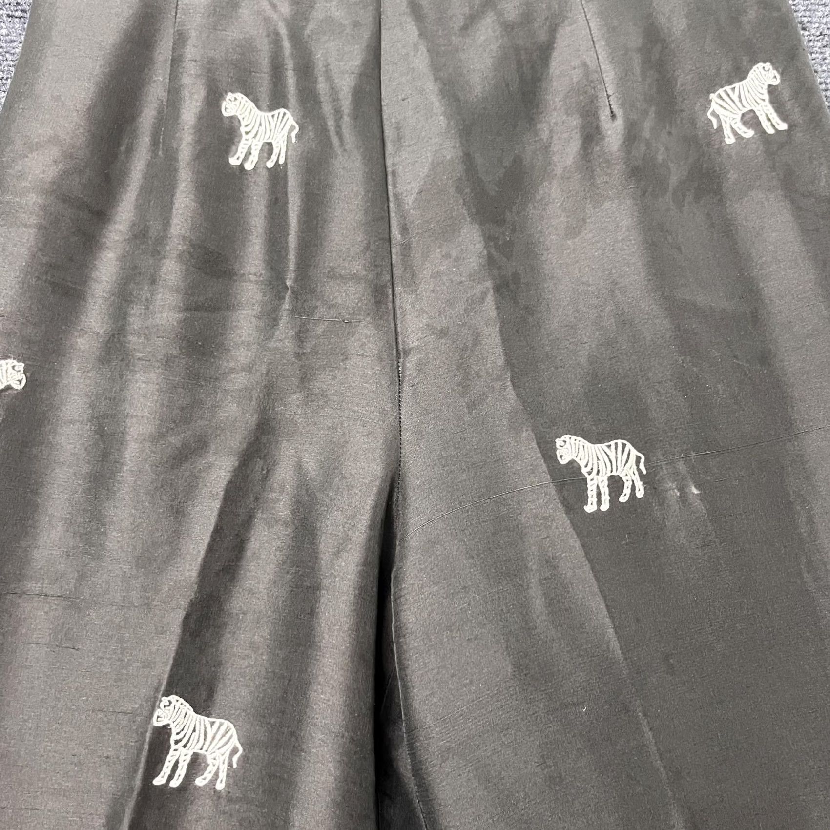 Vintage Vintage Pants Women 8 Black Silk Embroidered Zebra Animal Print Wide-Leg Relaxed Dress Pants Men/Women? Size 30" / US 8 / IT 44 - 3 Thumbnail