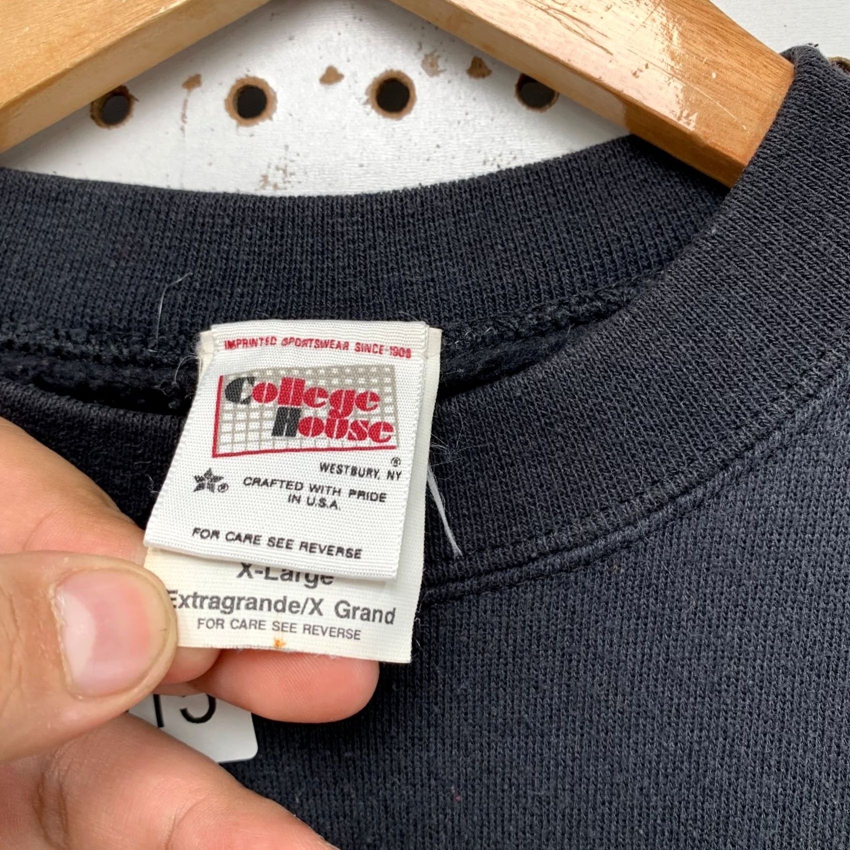 Vintage VINTAGE College Sweatshirt Mens XL Black Crewneck Fleece Made USA Size US XL / EU 56 / 4 - 5 Thumbnail