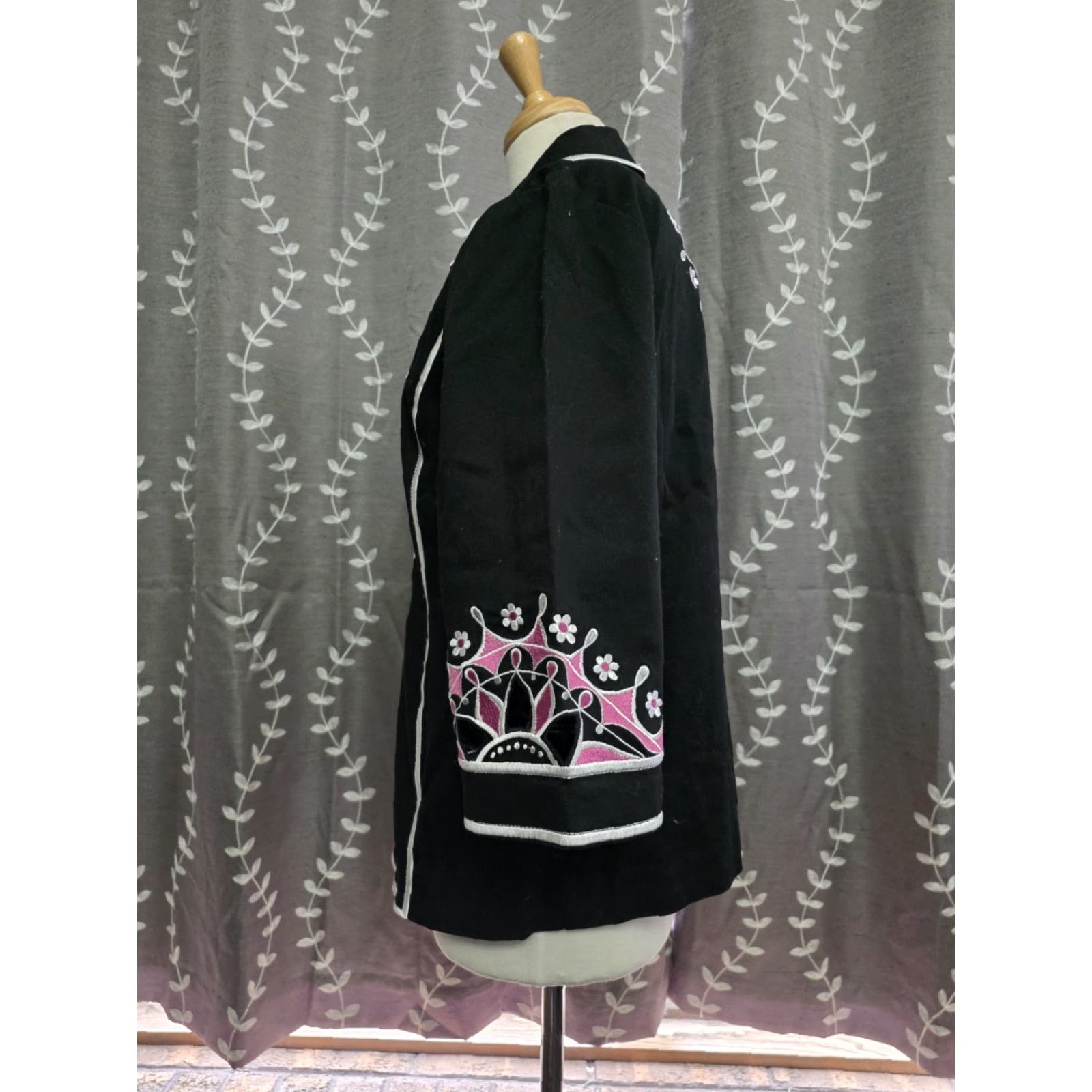Bob Mackie VINTAGE Bob Mackie Wearable Art Full Zip Jacket Black Embroidered Women's Size Medium Size M / US 6-8 / IT 42-44 - 2 Thumbnail