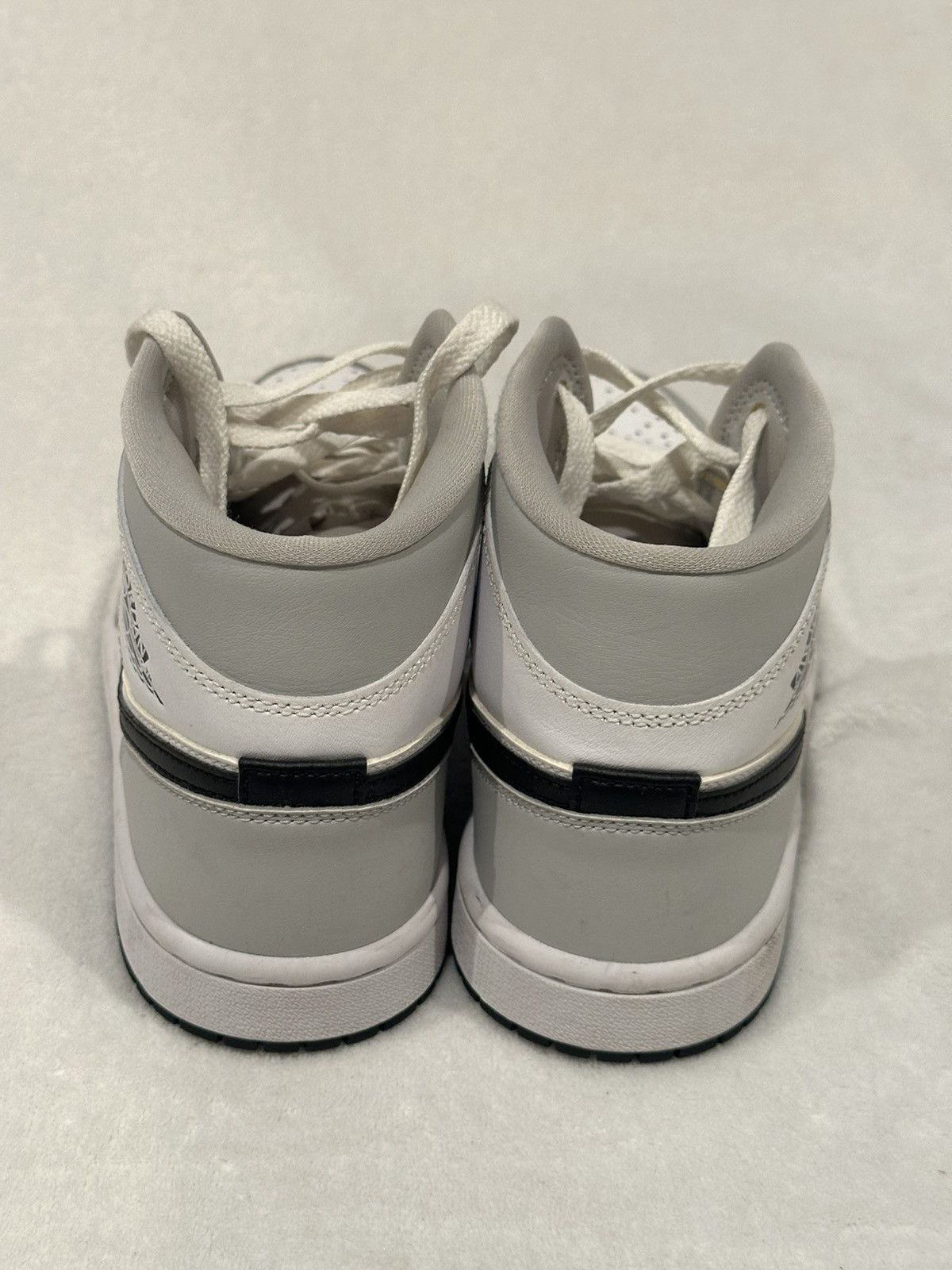 Nike Nike Jordan 1 Mid - Light Smoke Grey (Women’s) Size US 7 / IT 37 - 4 Thumbnail
