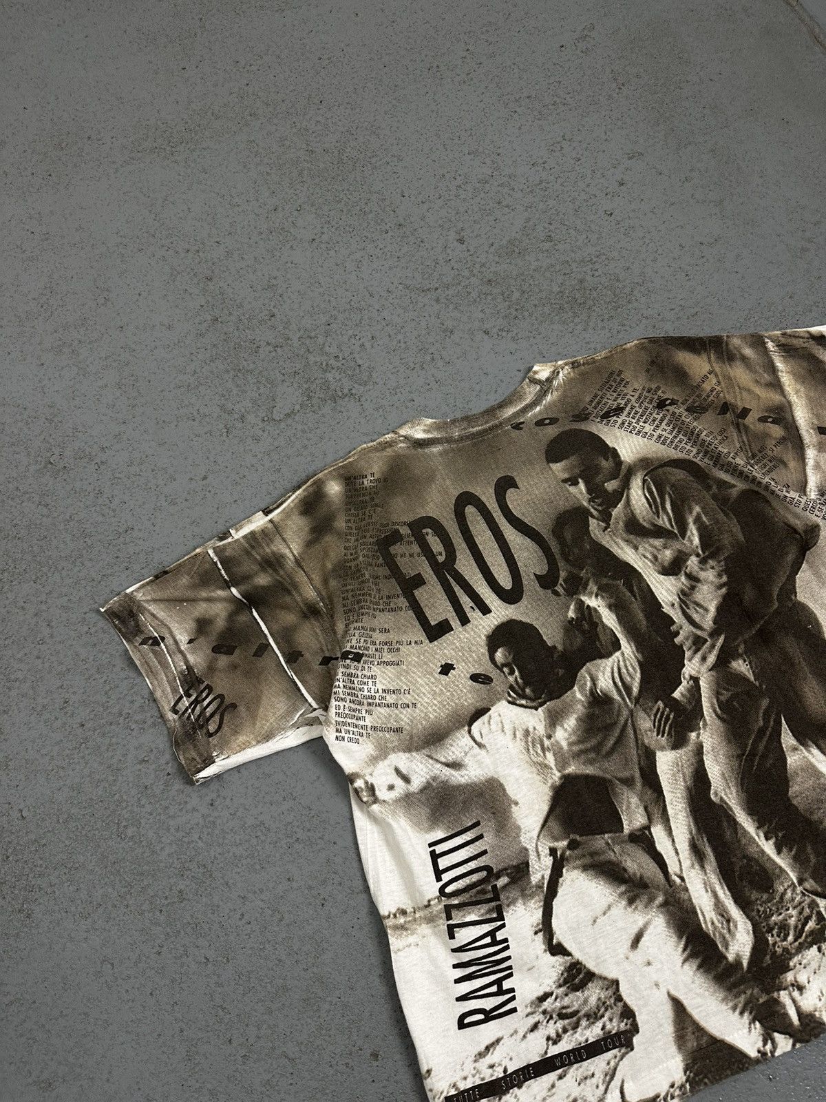 Band Tees Vintage 90s Eros Ramazzotti Overprinted T-Shirt Size US XXL / EU 58 / 5 - 10 Thumbnail