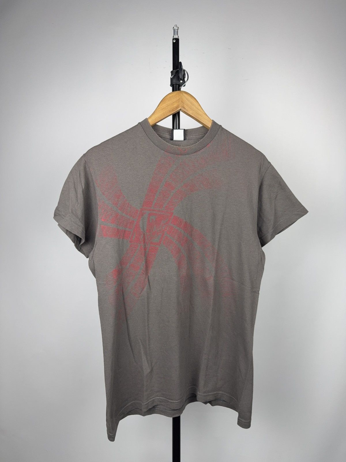Quiksilver Faded Quiksilver Y2K Big Logo Graphic Tee Vintage Surf Skate Size US M / EU 48-50 / 2 - 1 Thumbnail