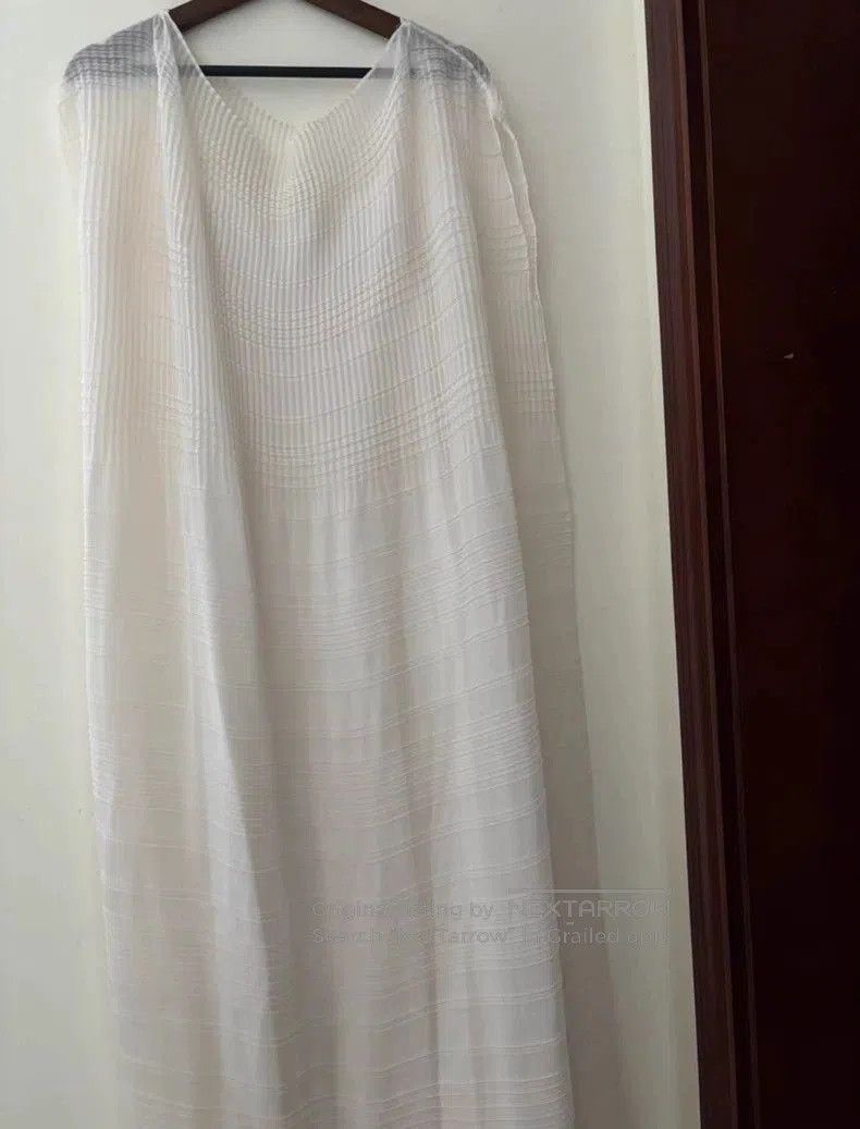 The Row The Row Silk Long Dress. Size US XS / EU 42 / 0 - 5 Thumbnail