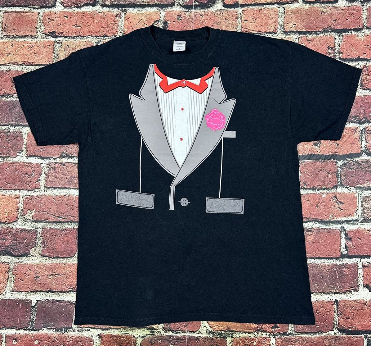 Gildan Vintage Tuxedo Graphic T Shirt Joke Y2K Funny Suit Humor Size US XL / EU 56 / 4 - 1 Thumbnail