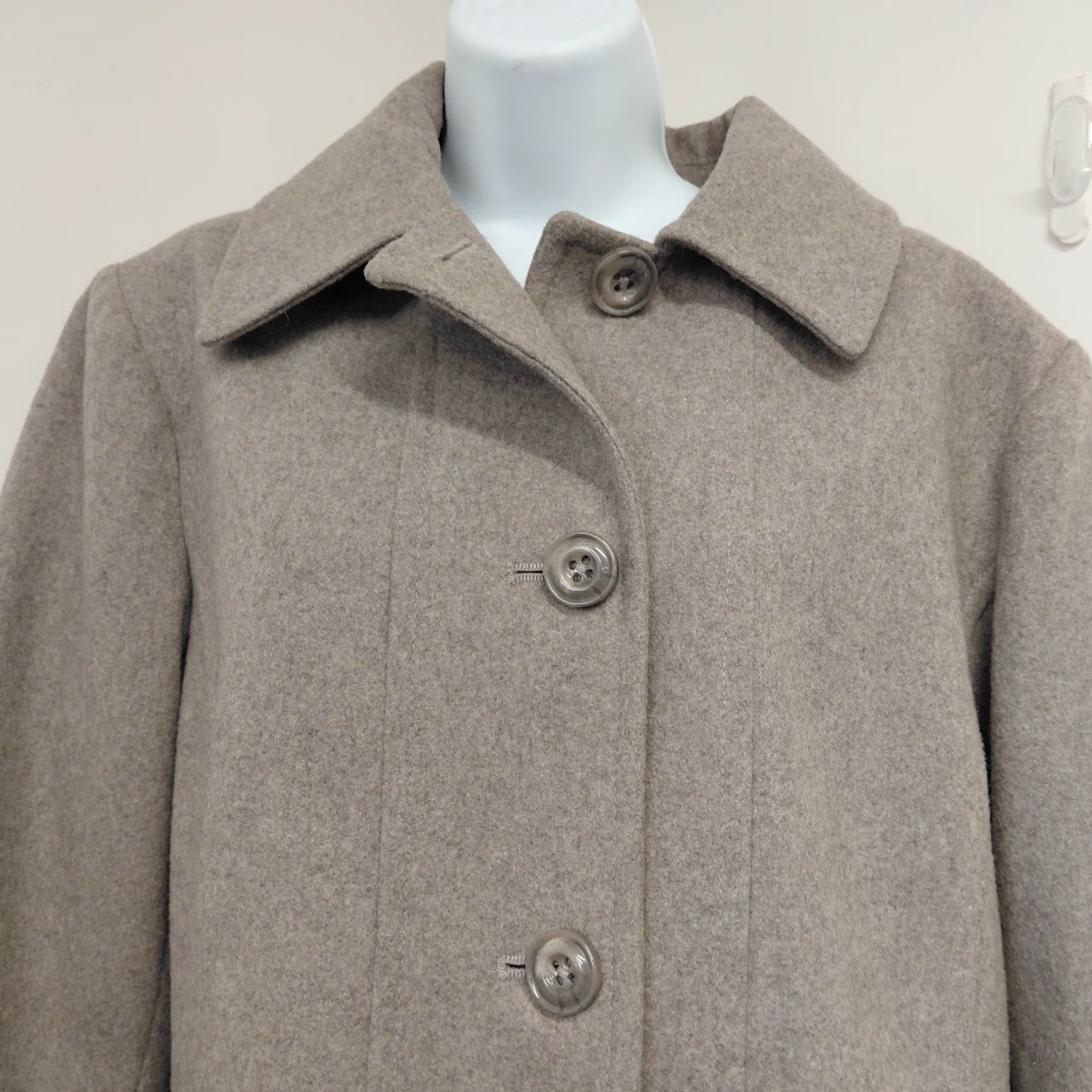 London Fog **London Fog Tower Women's XXL Wool Blend Button Pocket Coat Taupe** User: London Fog Tower Women's XXL Wool Blend Button Pocket Coat Taupe Size XXL / US 16-18 / IT 52-54 - 5 Thumbnail