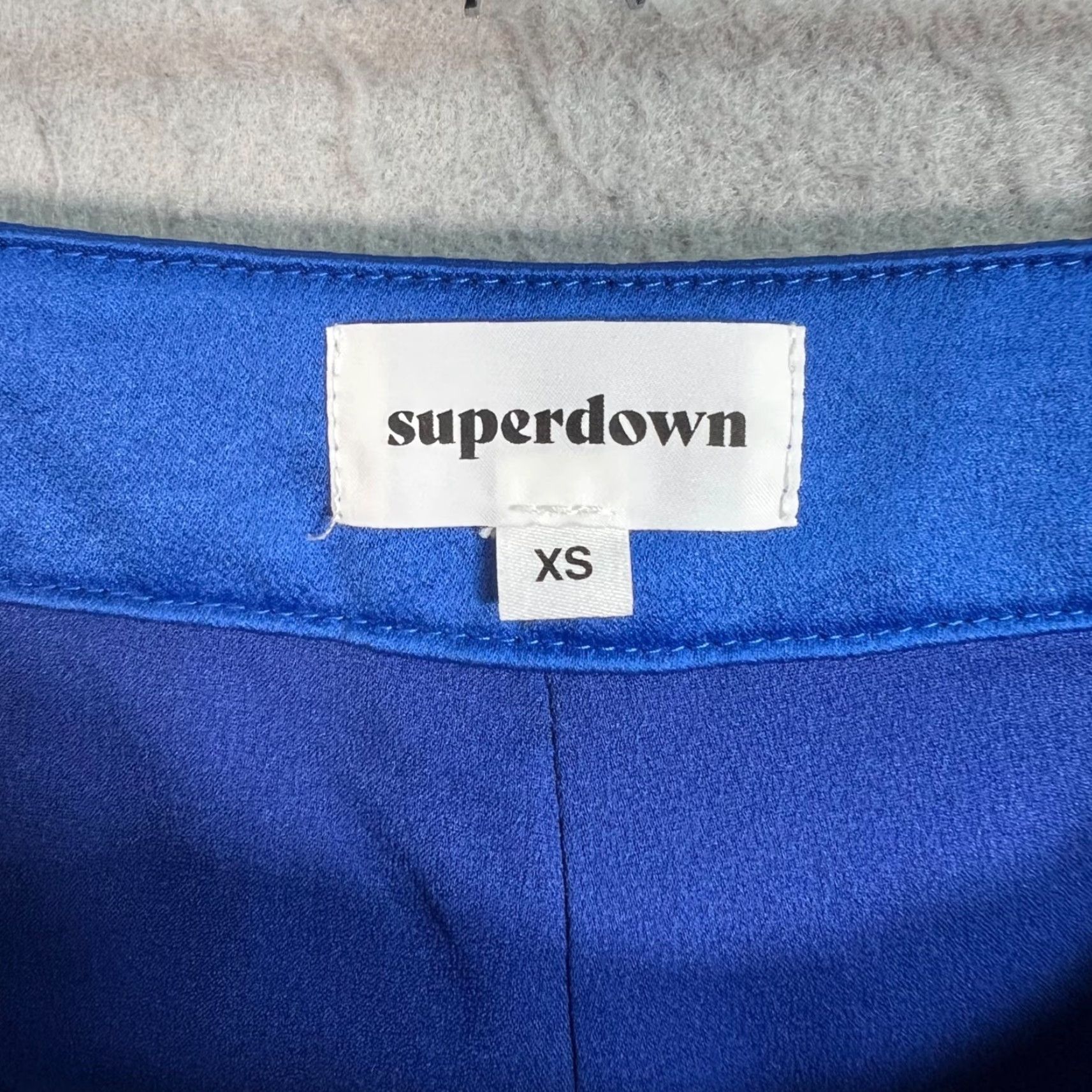 superdown VINTAGE Superdown Womens XS Royal Blue Pleated High-Waisted Polyester Shorts Bermuda Shorts Female XS Royal Blue Pleated High-Waisted Polyester Shorts Size 26" / US 2 / IT 38 - 3 Thumbnail