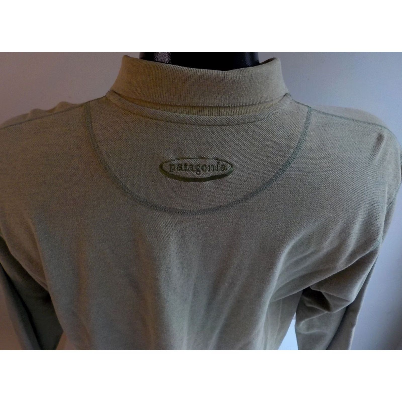 Patagonia PATAGONIA Long Sleeved 3 Button Polo Shirt Green Cotton Blend SZ MED Shirt Men Size M Knit Back Neck Embroidered-Patagonia 90% Cotton 10% Polyester Size US M / EU 48-50 / 2 - 4 Thumbnail