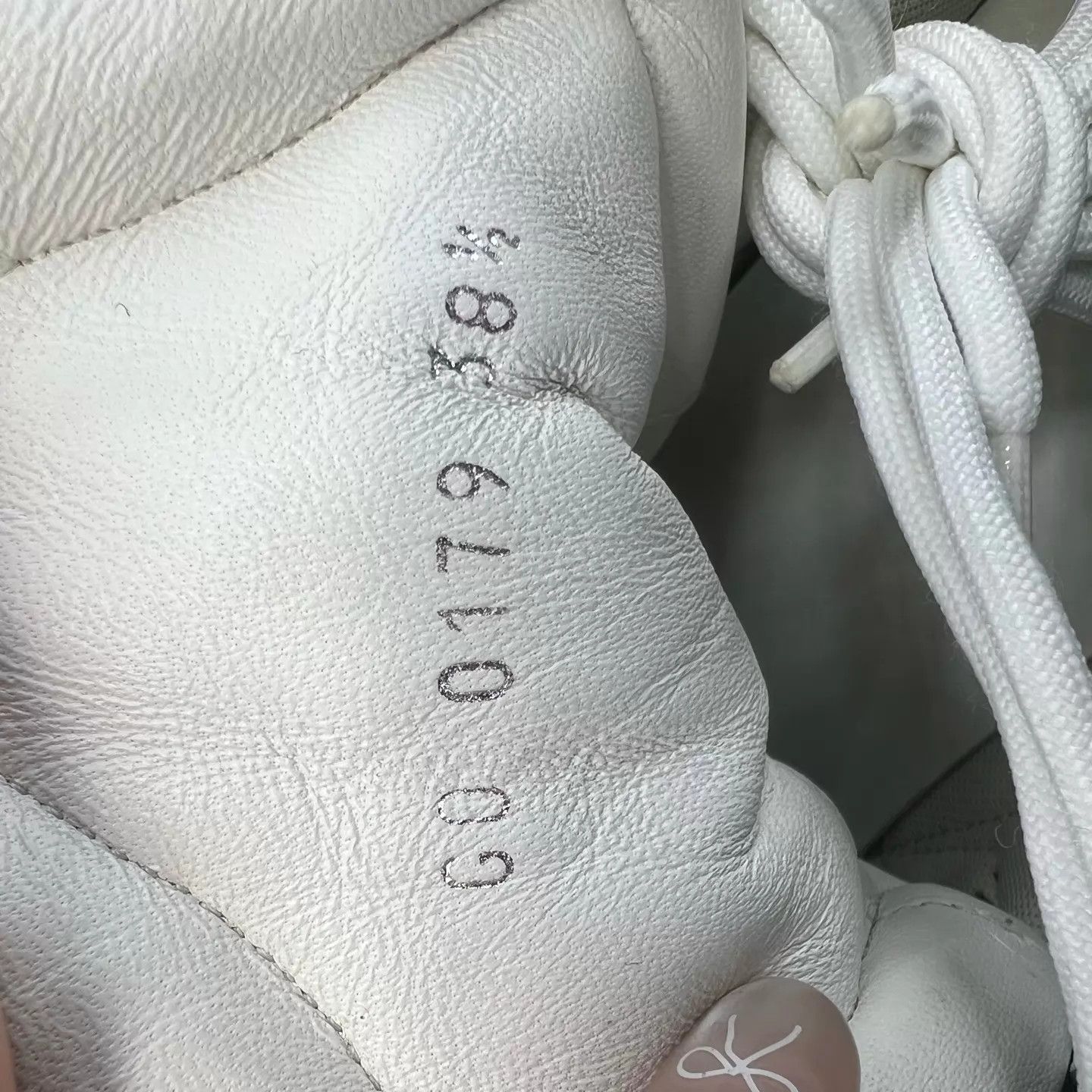 Louis Vuitton LV Archlight White & Black Wool Sneaker 38.5 Size US 8 / IT 38 - 8 Thumbnail