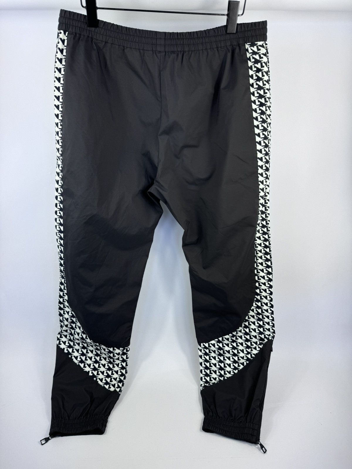 Louis Vuitton LOGO DETAILED TRACK BOTTOMS Size US 34 / EU 50 - 2 Thumbnail