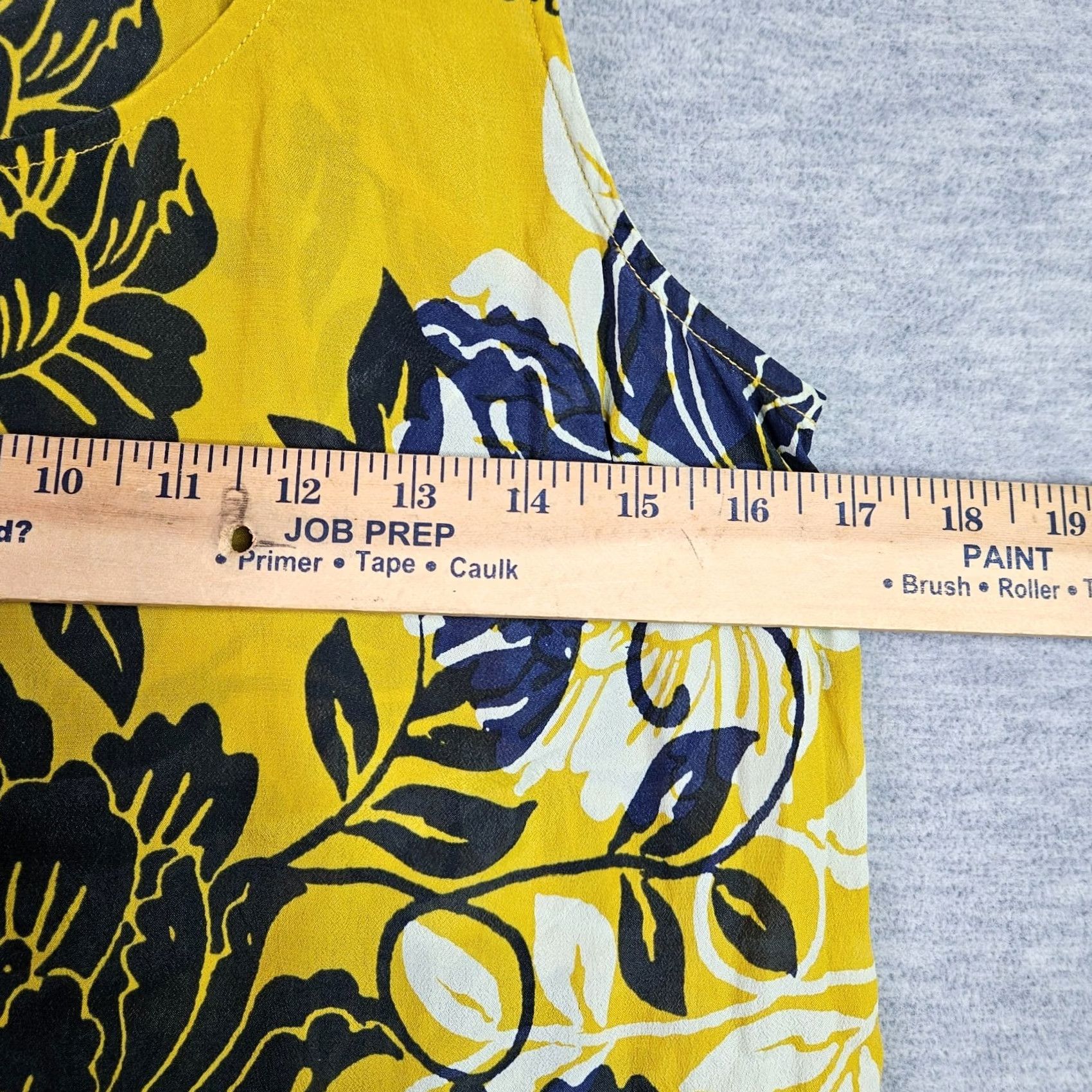 Vintage CAbi Silk Blend Sleeveless Blouse Yellow Floral Top S Women Regular Sleeveless Spring Summer Fall Winter Size S / US 4 / IT 40 - 3 Thumbnail