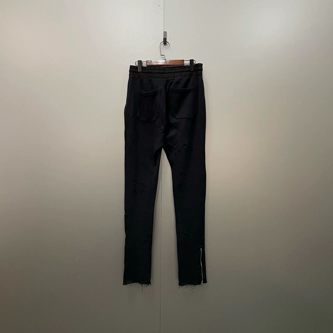 Amiri AMIRI Black Zipper Distressed Sweatpants Size US 32 / EU 48 - 2 Thumbnail