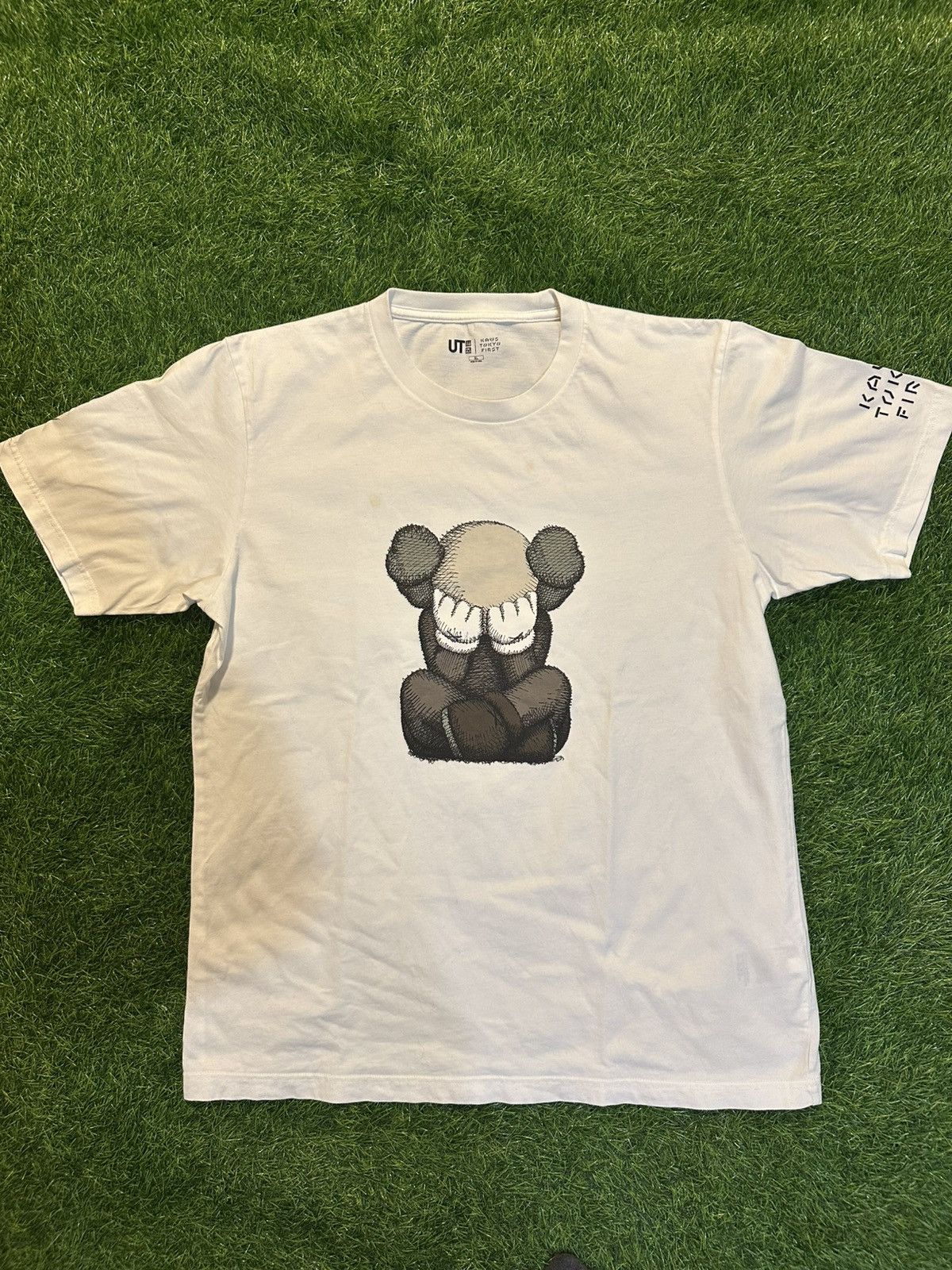 Kaws Kaws Uniqlo Tokyo First Tee Shirt Size XL Size US XL / EU 56 / 4 - 1 Thumbnail