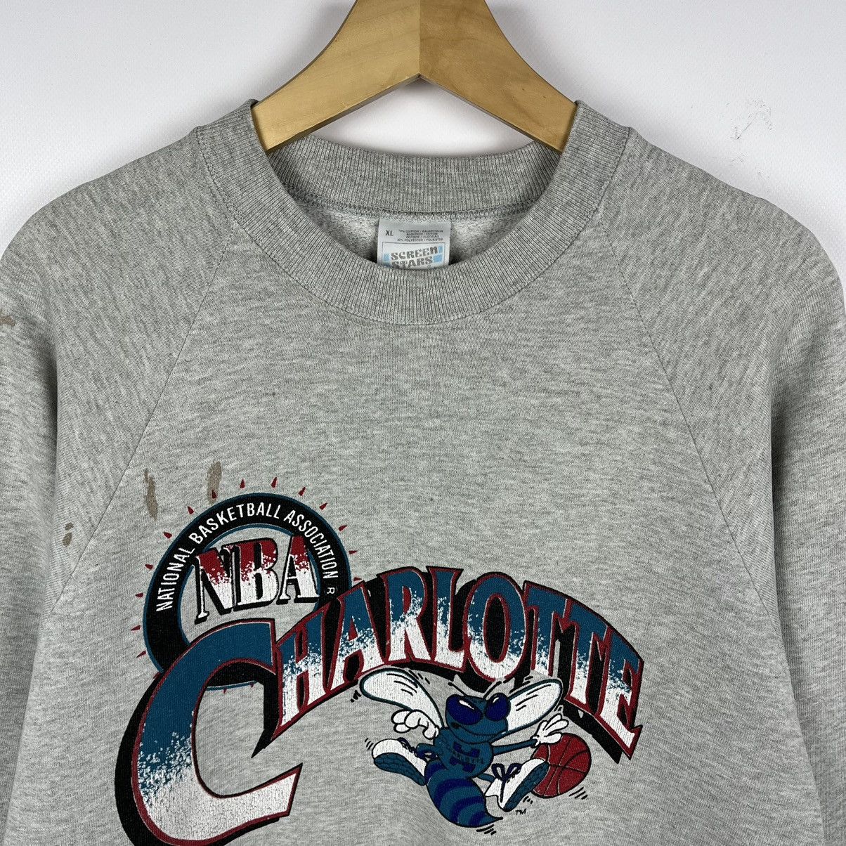 NBA Vintage Charlotte Hornets NBA big logo sweatshirt 90’s Size US XL / EU 56 / 4 - 7 Thumbnail