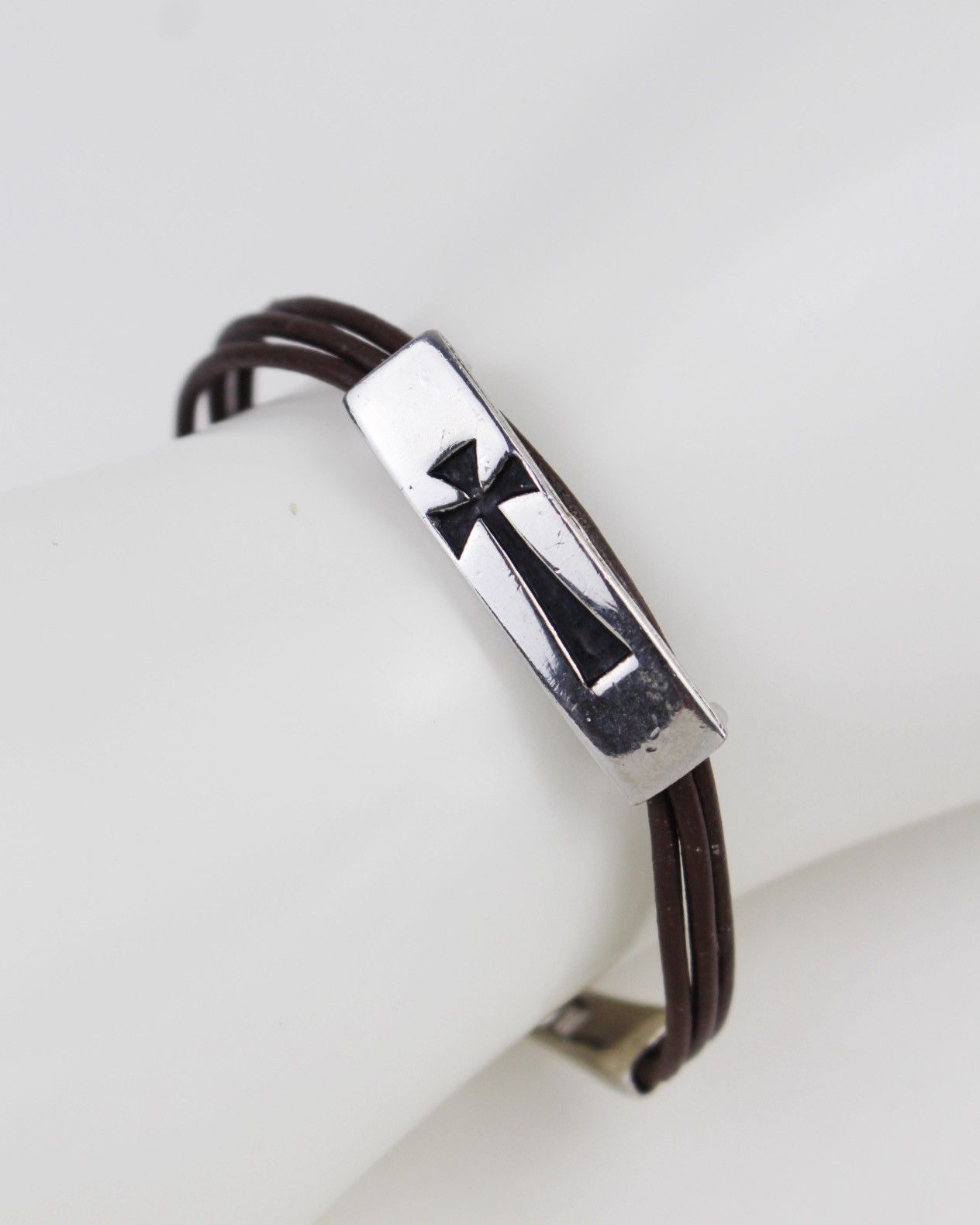 Vintage 2000S JAPANESE MADE LEATHER & STEEL CROSS SYMBOL BRACELET Size ONE SIZE - 2 Thumbnail