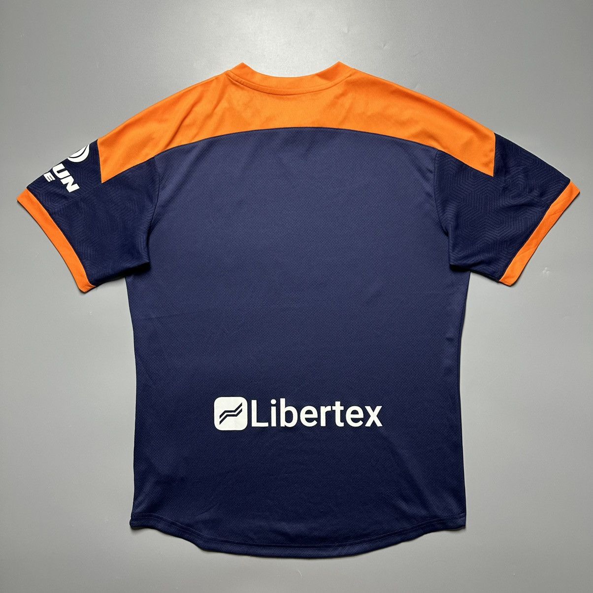 Puma VALENCIA PUMA 2020/2021 FOOTBALL SOCCER TRAINING JERSEY Size US L / EU 52-54 / 3 - 8 Thumbnail