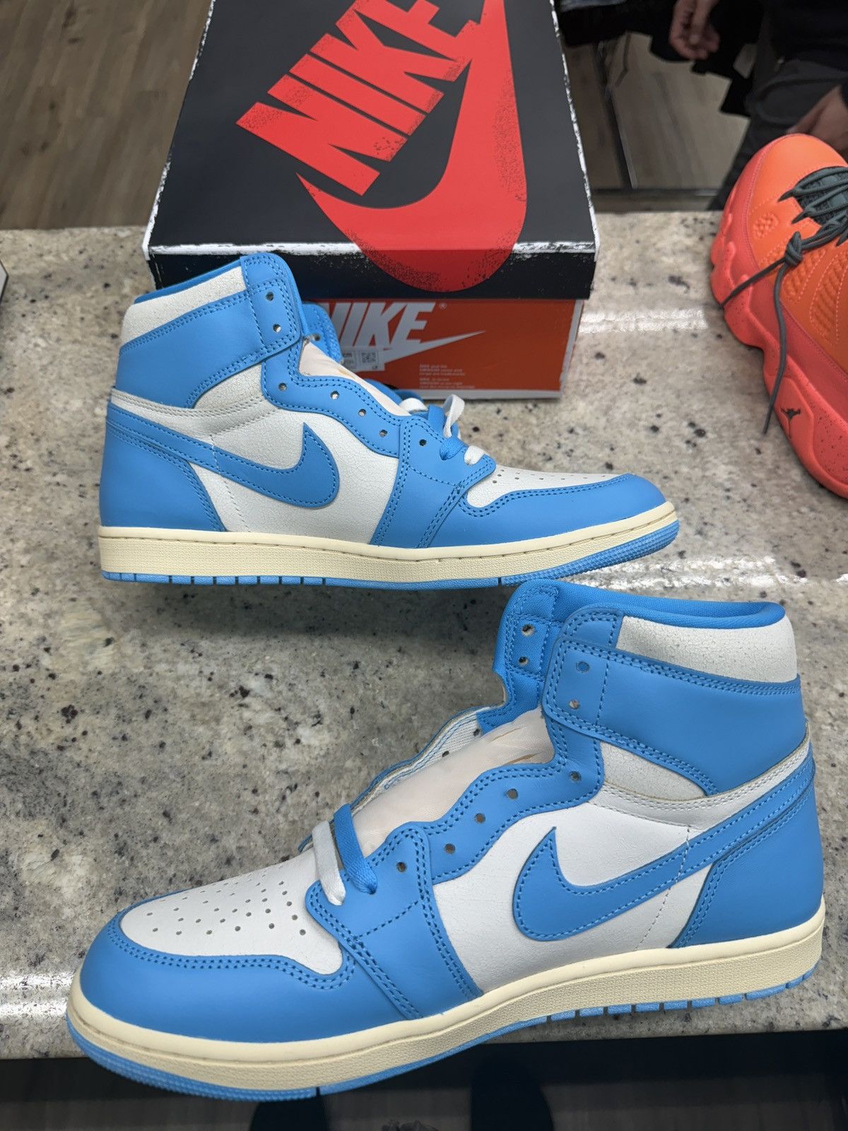 Jordan Brand Jordan 1 Retro High OG Unc Reminaged Size US 10.5 / EU 43-44 - 2 Thumbnail