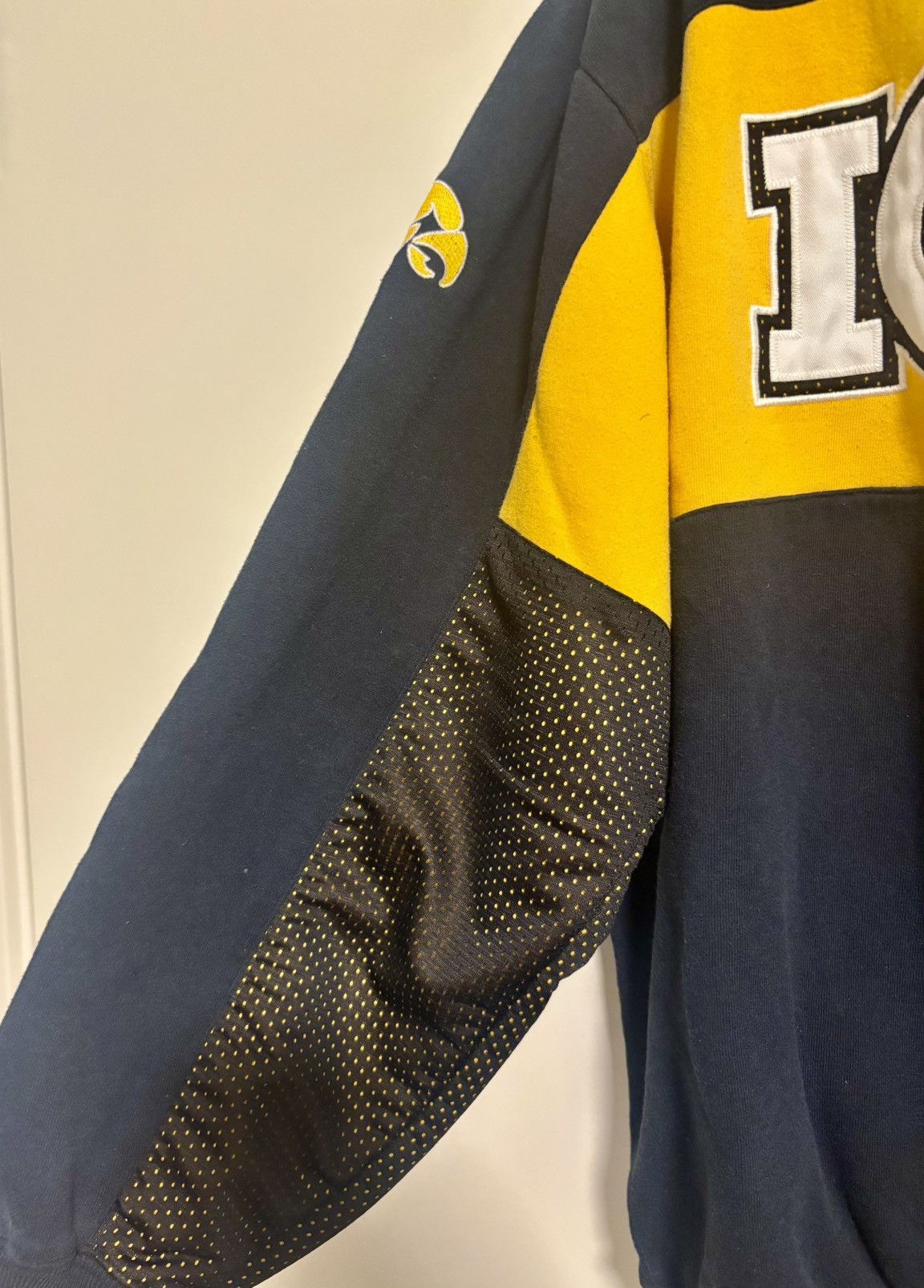 Lee Vintage Lee Sports Iowa Hawkeyes Sweatshirt Size Large Size US L / EU 52-54 / 3 - 2 Thumbnail