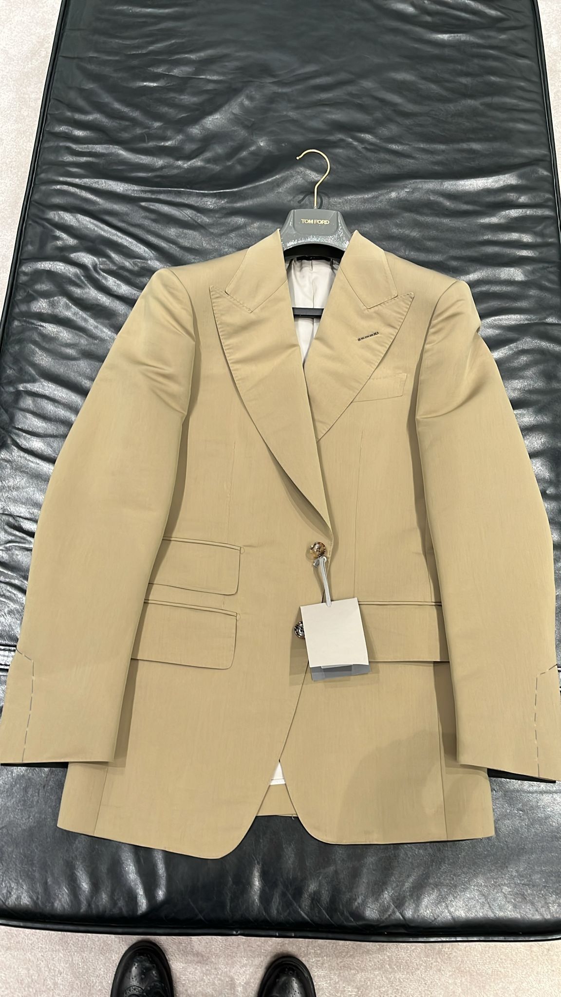 Tom Ford o1loc1c1124 JHAP01 Atticus Jacket in Tan Size US M / EU 48-50 / 2 - 1 Thumbnail