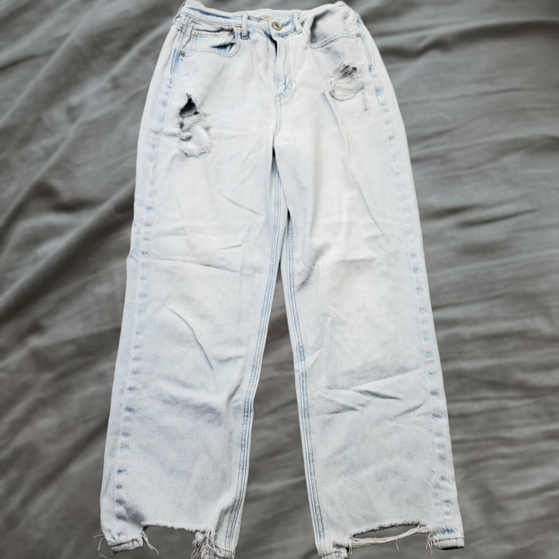 American Eagle Outfitters American Eagle Outfitters Boyfriend Jeans Women Size 8 Blue Distressed Frayed Hem Denim Distressed, Button Closure Size 30" / US 8 / IT 44 - 1 Thumbnail