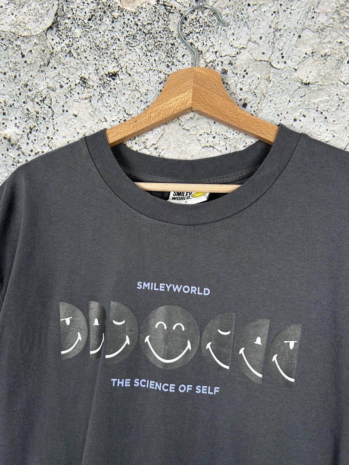 Other Smiley World Graphic Tee Streetwear Hype Size US L / EU 52-54 / 3 - 3 Thumbnail