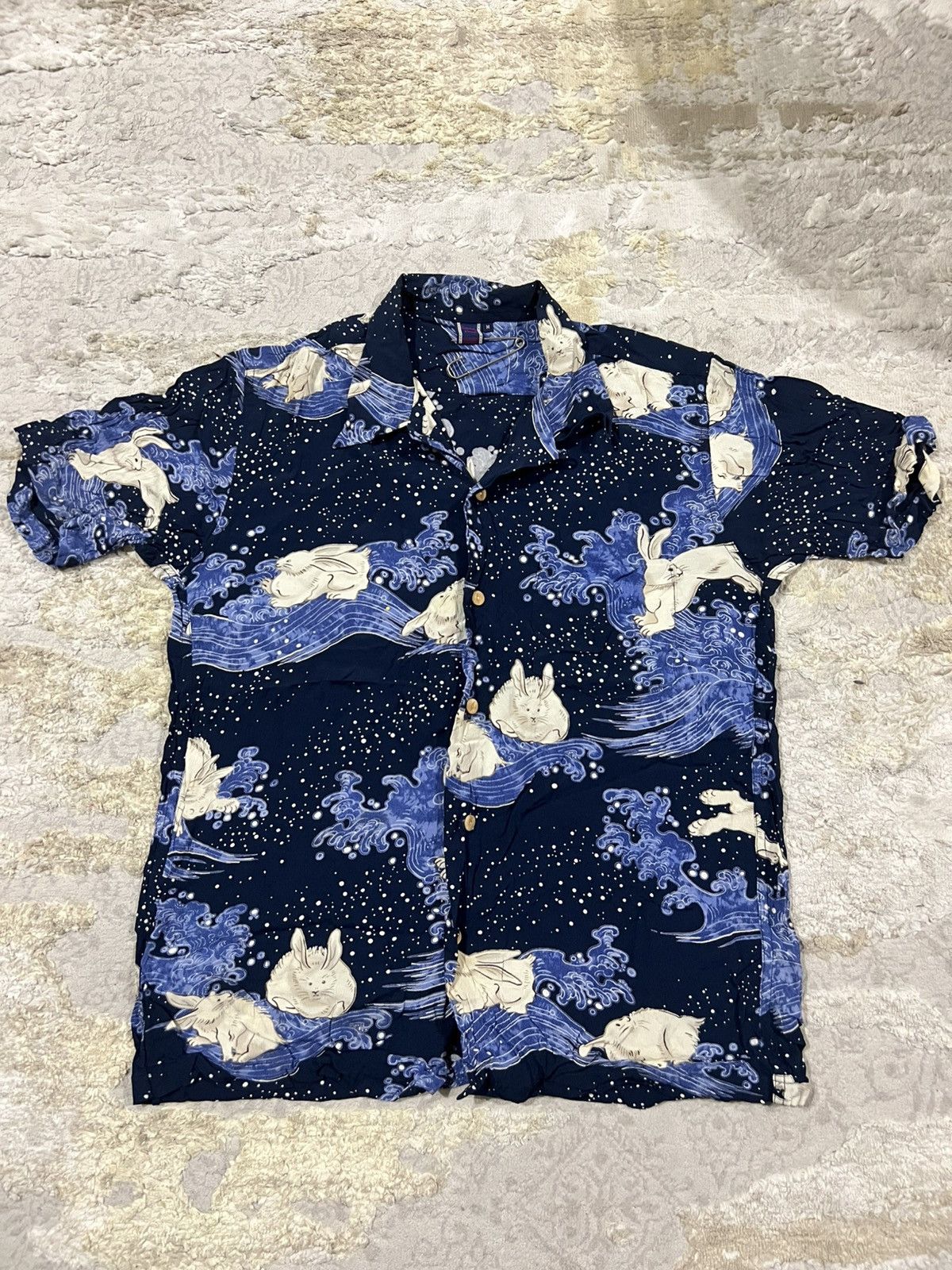 Sun Surf Vintage Japanese "Rabbit & Wave" Rayon Creepe Hawaiian Shirt Size US M / EU 48-50 / 2 - 1 Thumbnail