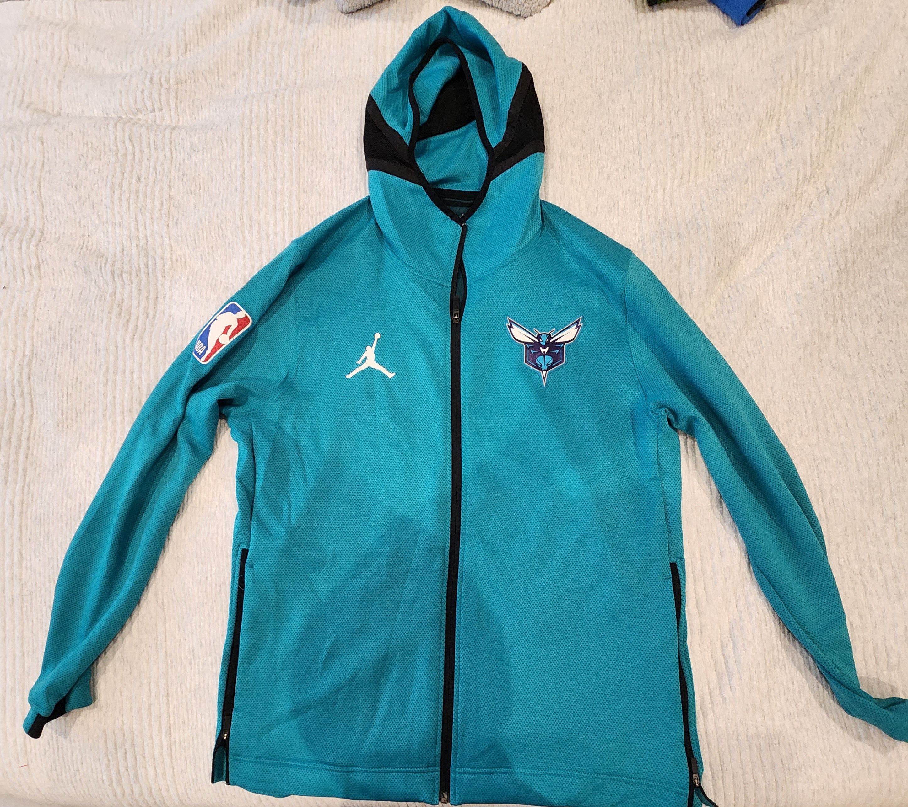 image of Nike 2017 Charlotte Hornets Jordan Dri-Fit Warmup Hoodie in Teal, Men's (Size XL)