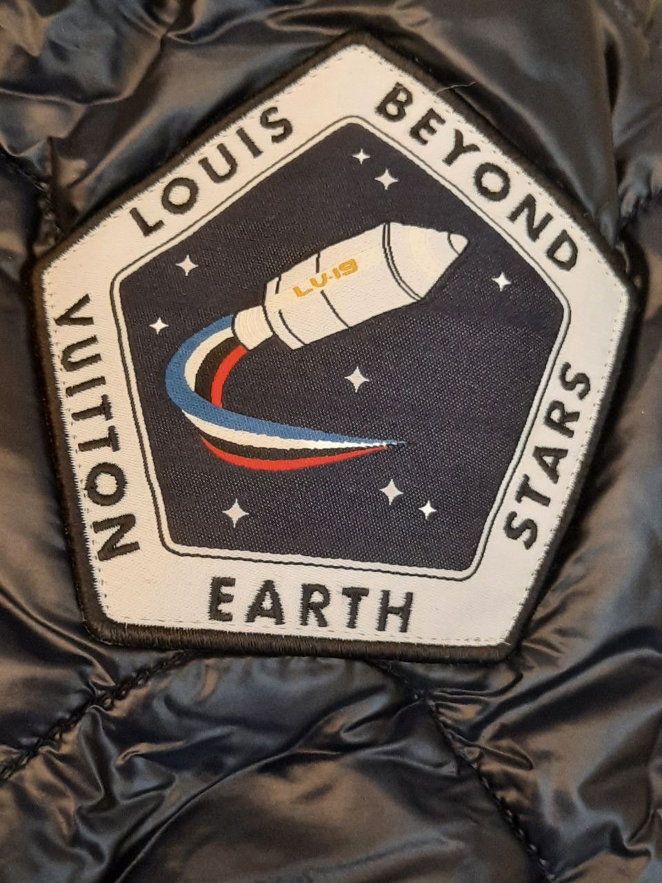 Louis Vuitton SS19 Space Patch Satellite Quilted Bomber Jacket Size US M / EU 48-50 / 2 - 7 Thumbnail