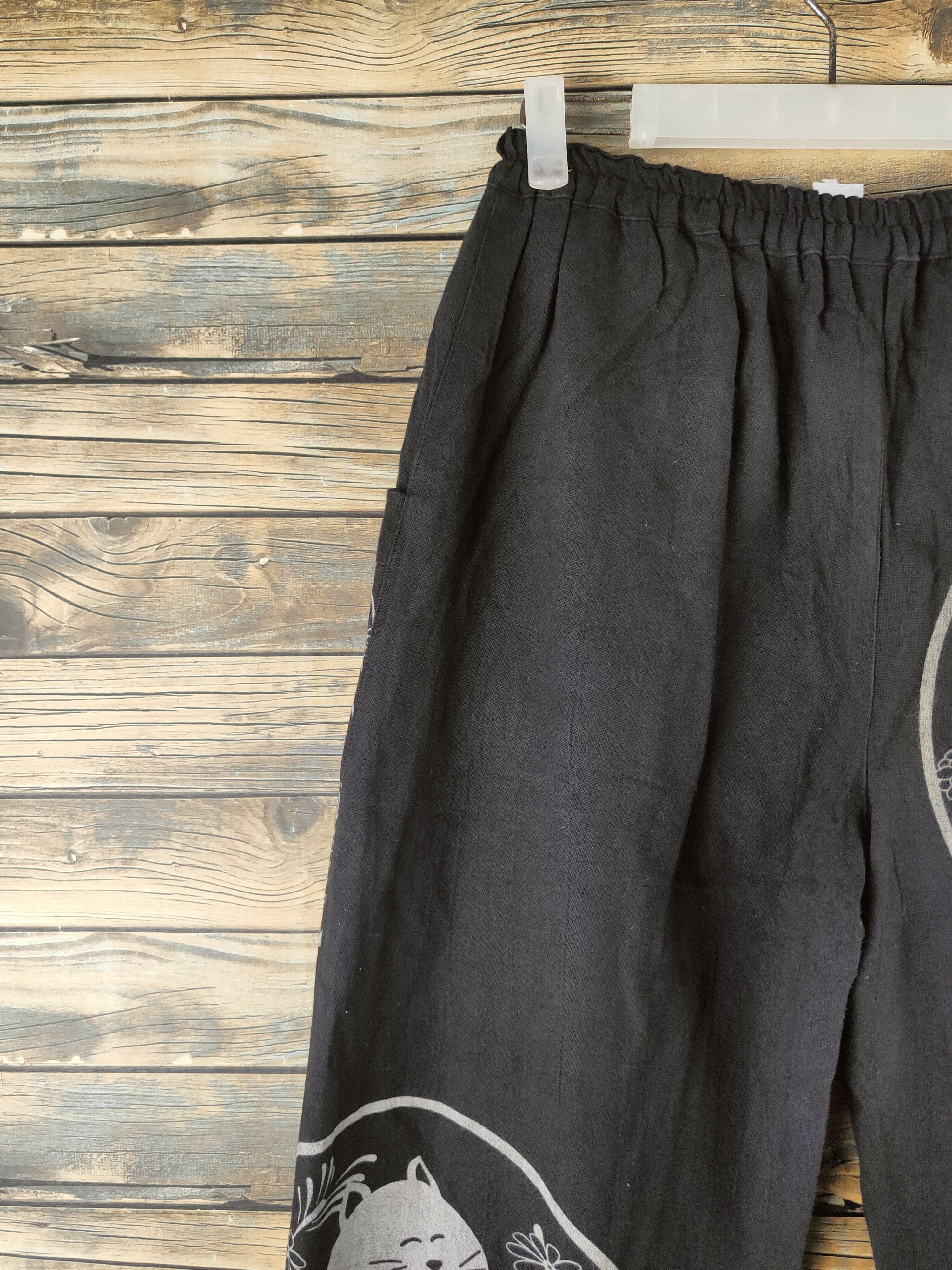 Japanese Brand DL Ethnic Labels Black Multipocket Joggers #46-844 Size 30" / US 8 / IT 44 - 8 Thumbnail