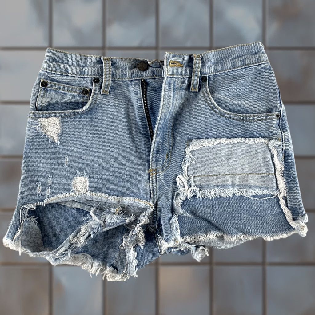 Denime CARMAR LOS ANGELES BLUE DENIM SHORTS D46 5287 WOMENS SIZE 24 24"W 12"L - Womens - Short - 24 - Blue - Denim - 100% Cotton Size 42" / US 20 - 1 Thumbnail