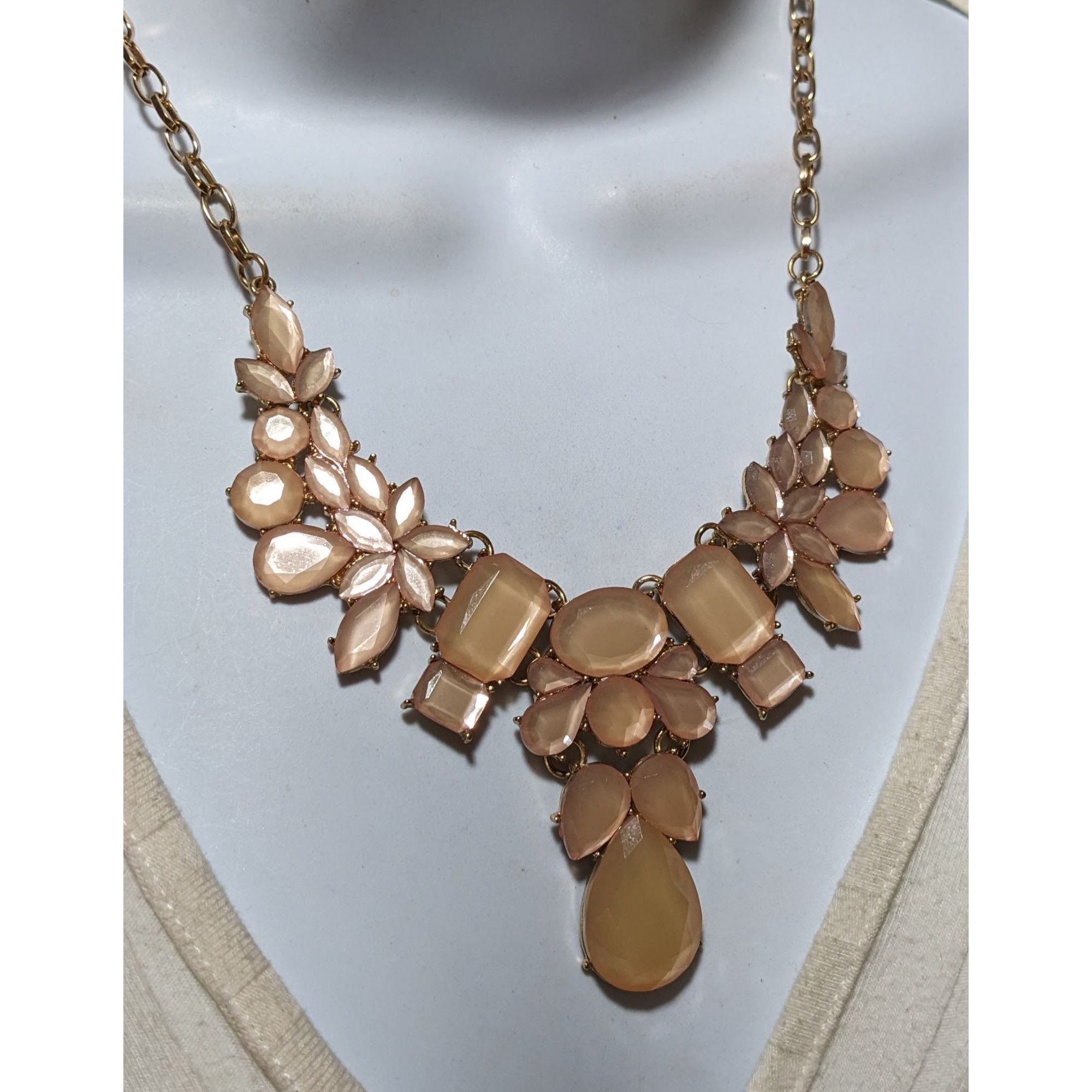 Other Peach Gemmed Charming Charlie Floral Statement Necklace Size ONE SIZE - 6 Thumbnail