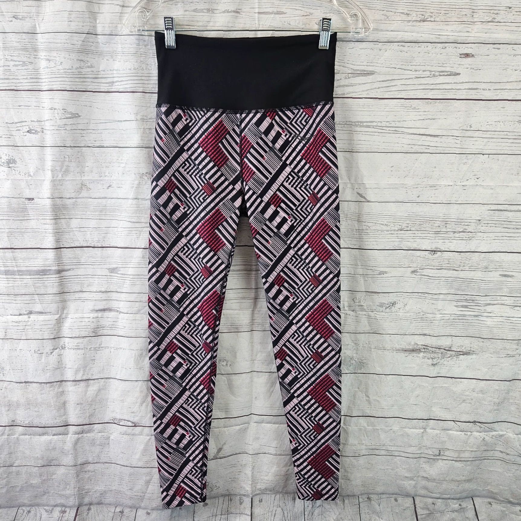 Saucony Saucony Womens Leggings XS Black Pink Size XS Leggings Activewear Womens Shoes? Size 26" / US 2 / IT 38 - 2 Thumbnail