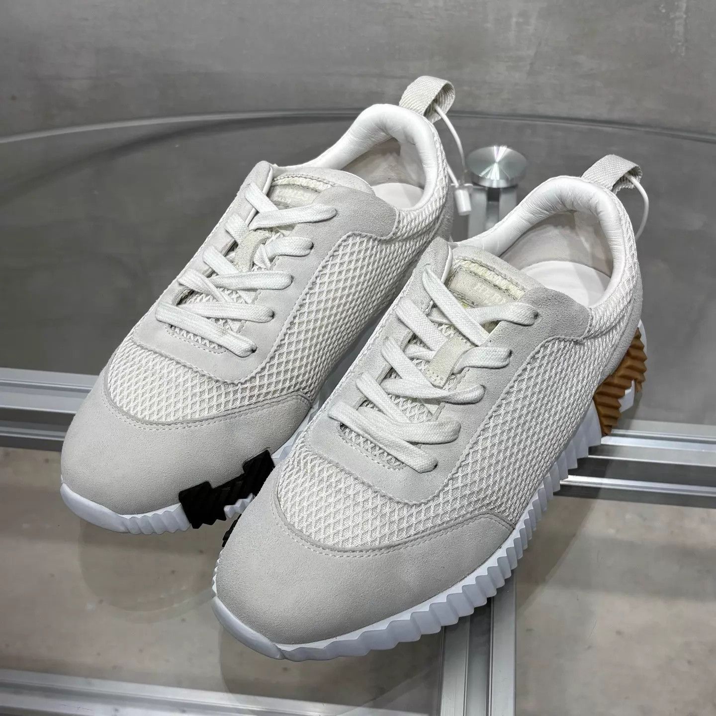 Hermes Hermes Bouncing White Sneaker 37.5 YH25945 Size US 7 / IT 37 - 2 Thumbnail