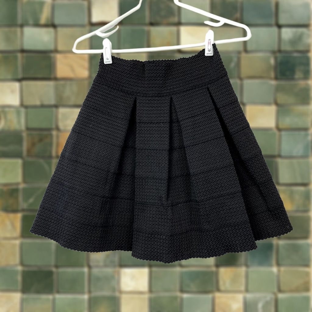 Vintage Eyeshadow Black Textured Pleated Skirt Women's Small A-Line Mini Elastic Waist Pull-On Size 28" / US 6 / IT 42 - 1 Thumbnail