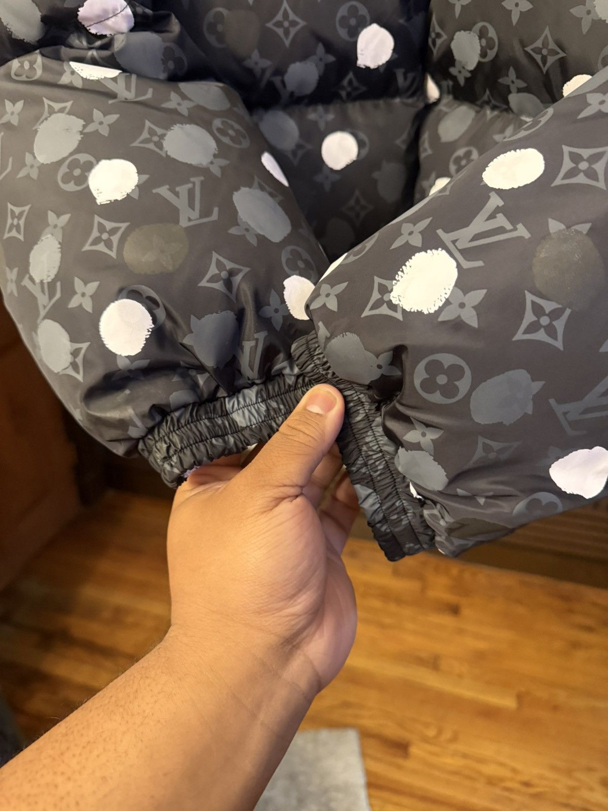 Louis Vuitton × Yayoi Kusama Louis Vuitton X Yayoi Kusama Puffer Jacket Size 52 / Large Size US L / EU 52-54 / 3 - 16 Thumbnail