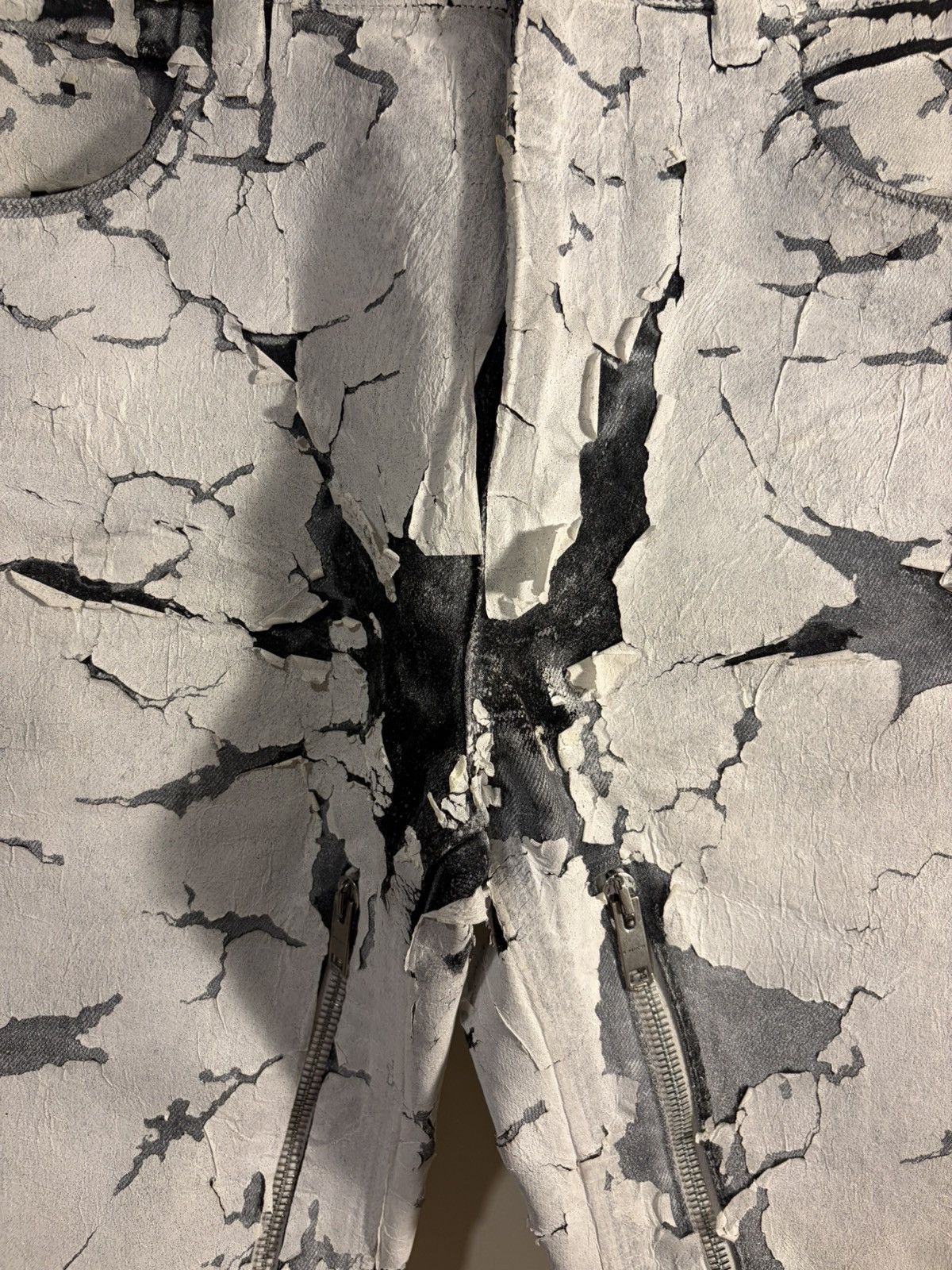Givenchy SS21 Cracked White Painted Jeans Size US 31 - 6 Thumbnail