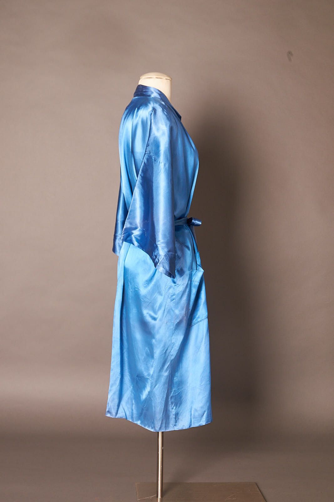 Vintage 1970s Blue Shiny Smoking Countess Mara Robe Size ONE SIZE - 4 Thumbnail