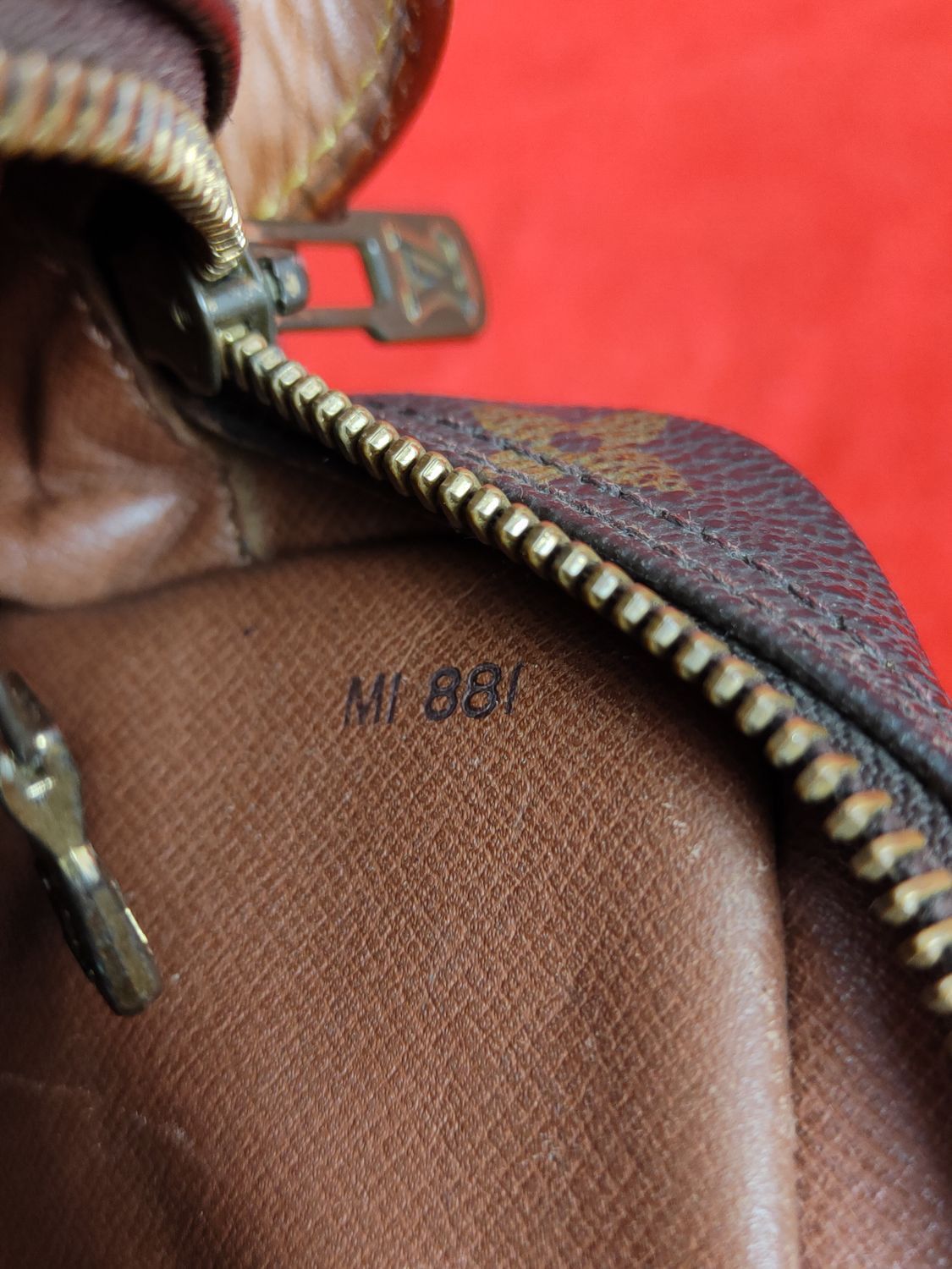 Louis Vuitton LV Louis Vuitton monogram Crossbody sling Bag #SB006DLL Size ONE SIZE - 20 Thumbnail