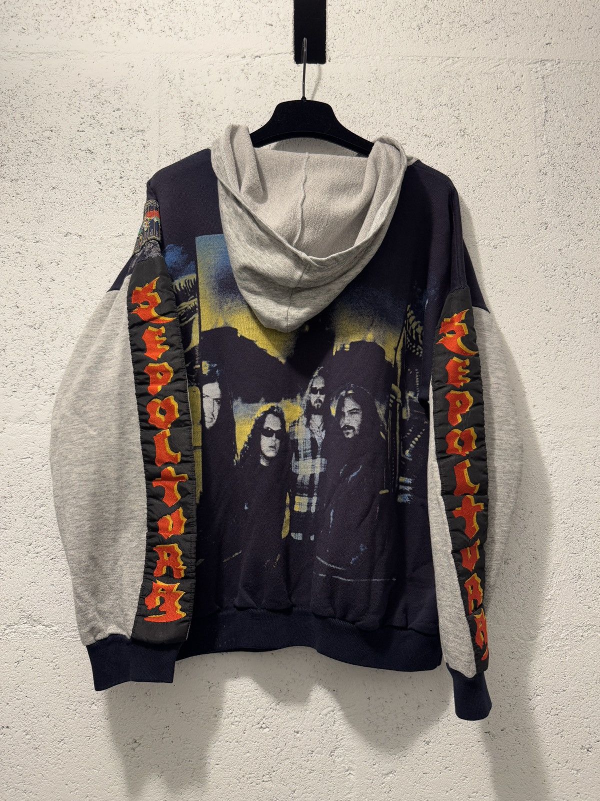 Band Tees *RARE* GRAIL 90s VTG SEPULTURA CHAOS A.D HOODIE Size US L / EU 52-54 / 3 - 4 Thumbnail