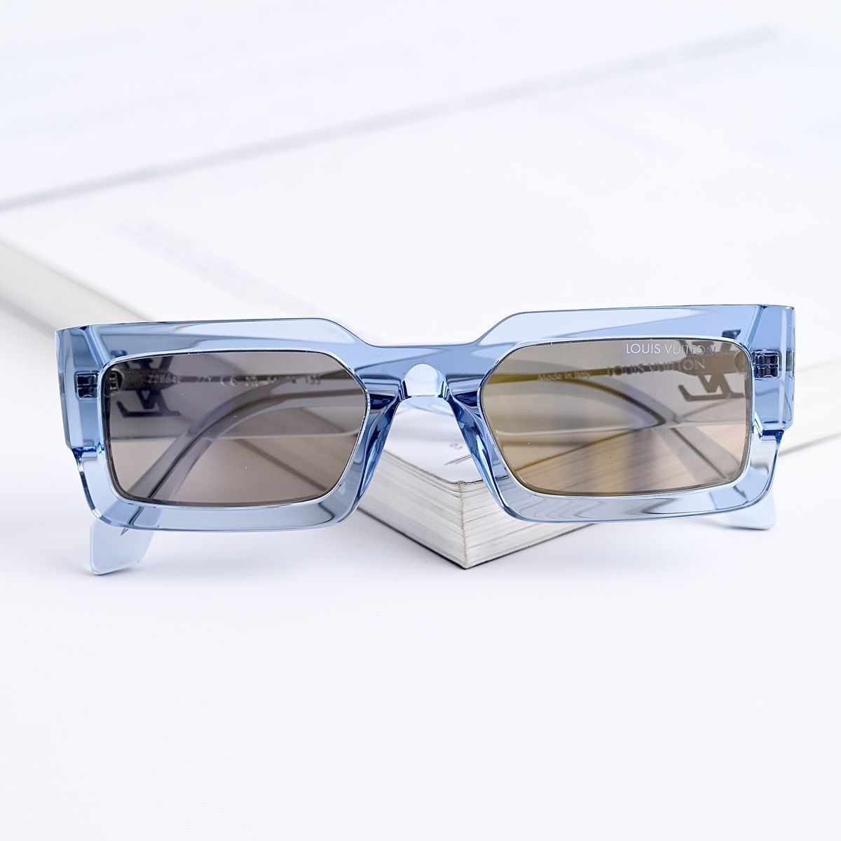 Louis Vuitton LOUIS VUITTON CRYSTAL BLUE SUNGLASSES Size ONE SIZE - 11 Thumbnail
