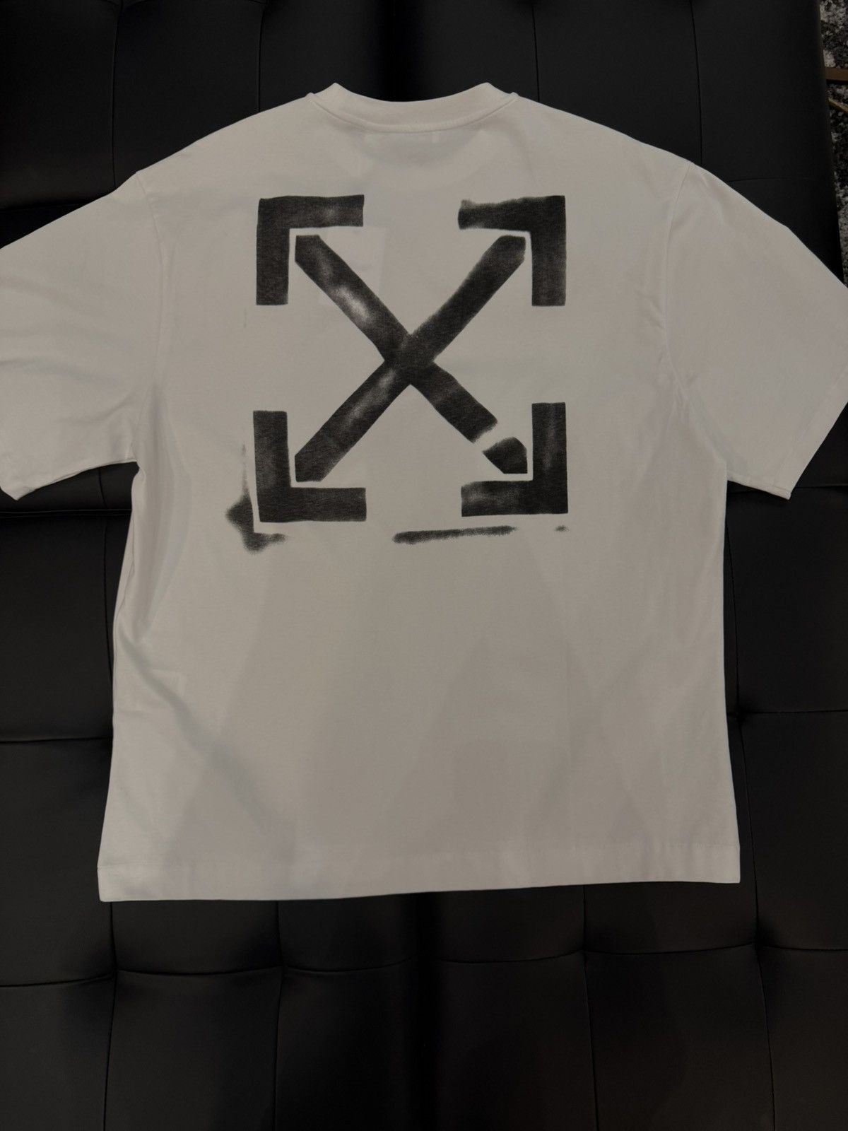 Off-White Size M - Off-White Spray Arrow T-Shirt White Size US M / EU 48-50 / 2 - 1 Thumbnail