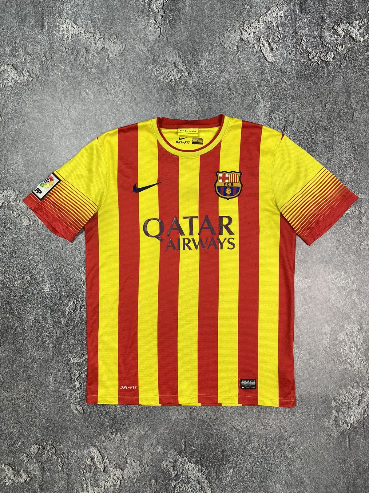 Nike FC Barcelona Nike 2013-2014 Away Jersey Football Kit Soccer Size US M / EU 48-50 / 2 - 1 Thumbnail