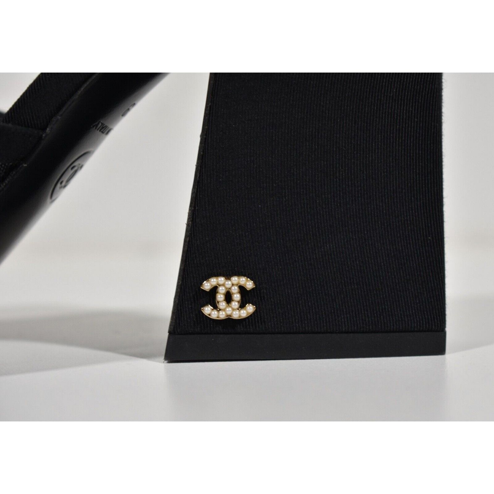 Chanel 22A Pearl CC Logo Block Heel Backless Mule Sandal Pump 40.5 Size US 10.5 / IT 40.5 - 8 Thumbnail