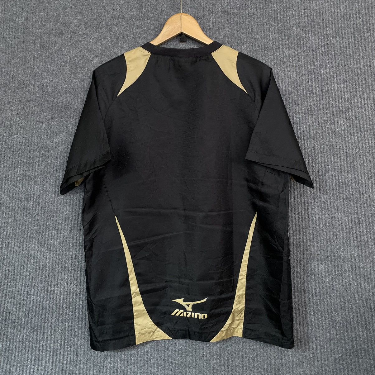 Mizuno × Vintage Vintage Mizuno Nylon Jersey Black Champagne Colourway Size US L / EU 52-54 / 3 - 4 Thumbnail