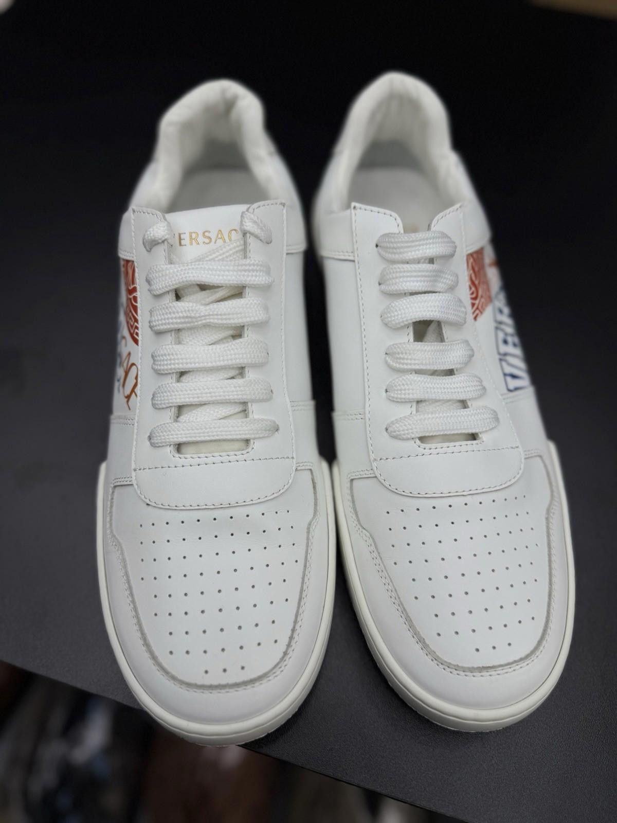 Versace $850 Authentic Versace Logo Low Top Sneaker Size 43EU/10US Size US 10 / EU 43 - 8 Thumbnail