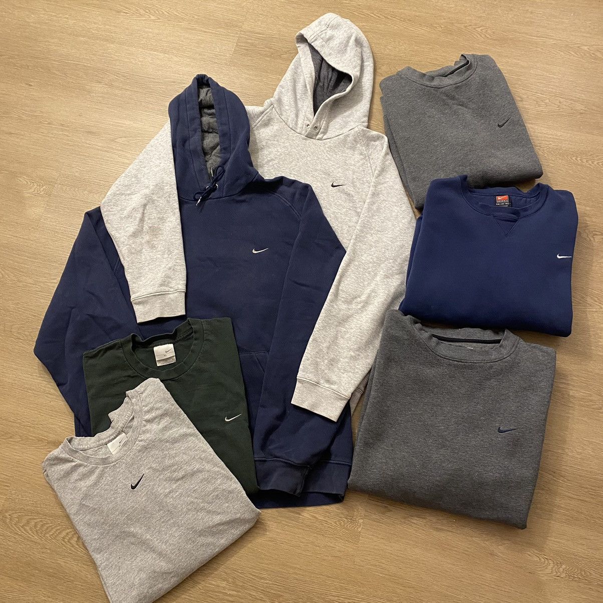 image of Early 2000’S Nike Hoodie / Crewneck / T-Shirts in Navy/Grey, Men's (Size XL)