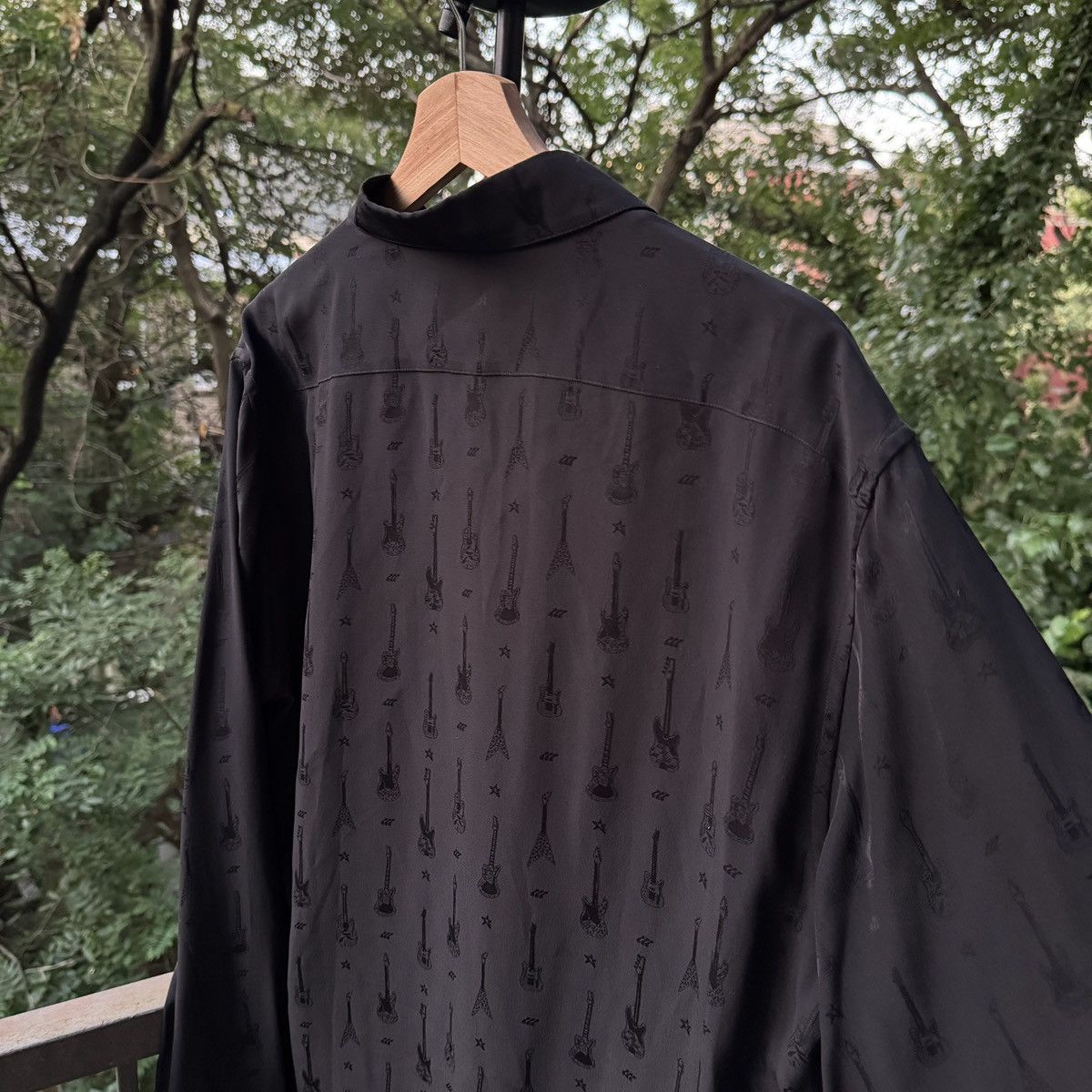 Saint Laurent Paris Saint Laurent Paris FW15 Hedi Slimane Silk Guitar Shirt Size US XL / EU 56 / 4 - 8 Thumbnail
